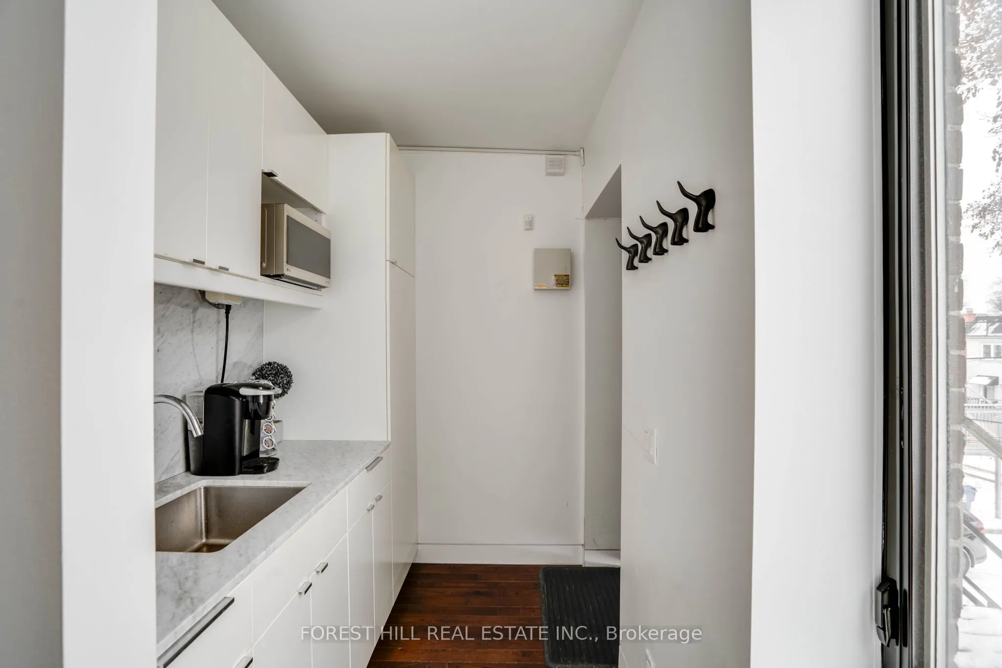 659 St Clair Avenue W