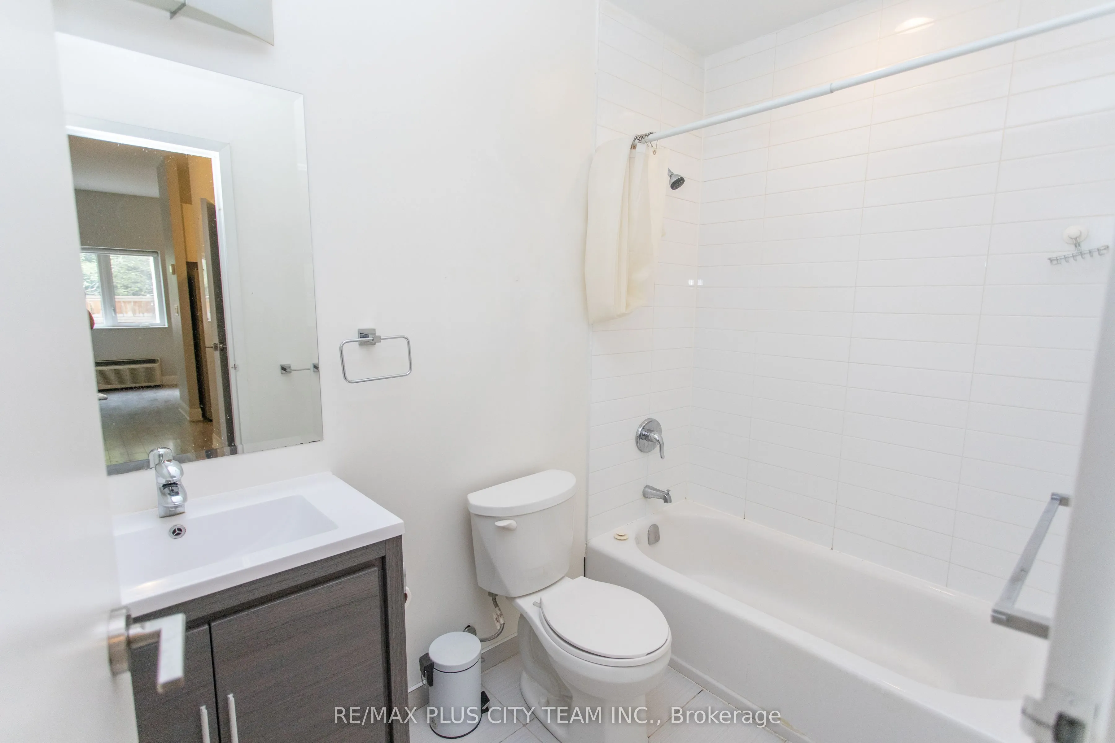 686 Bathurst Street, #107