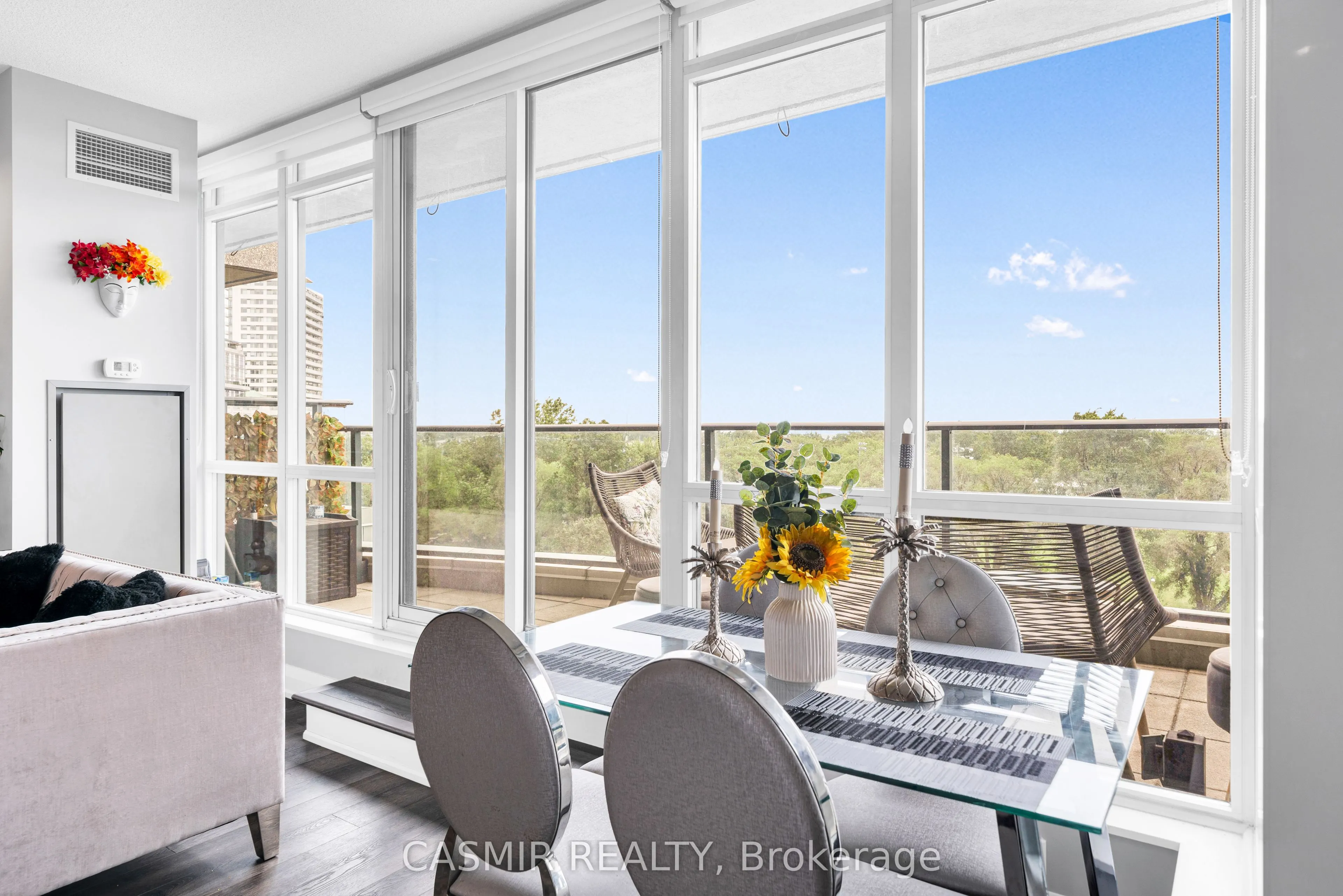 215 Fort York Boulevard, #707