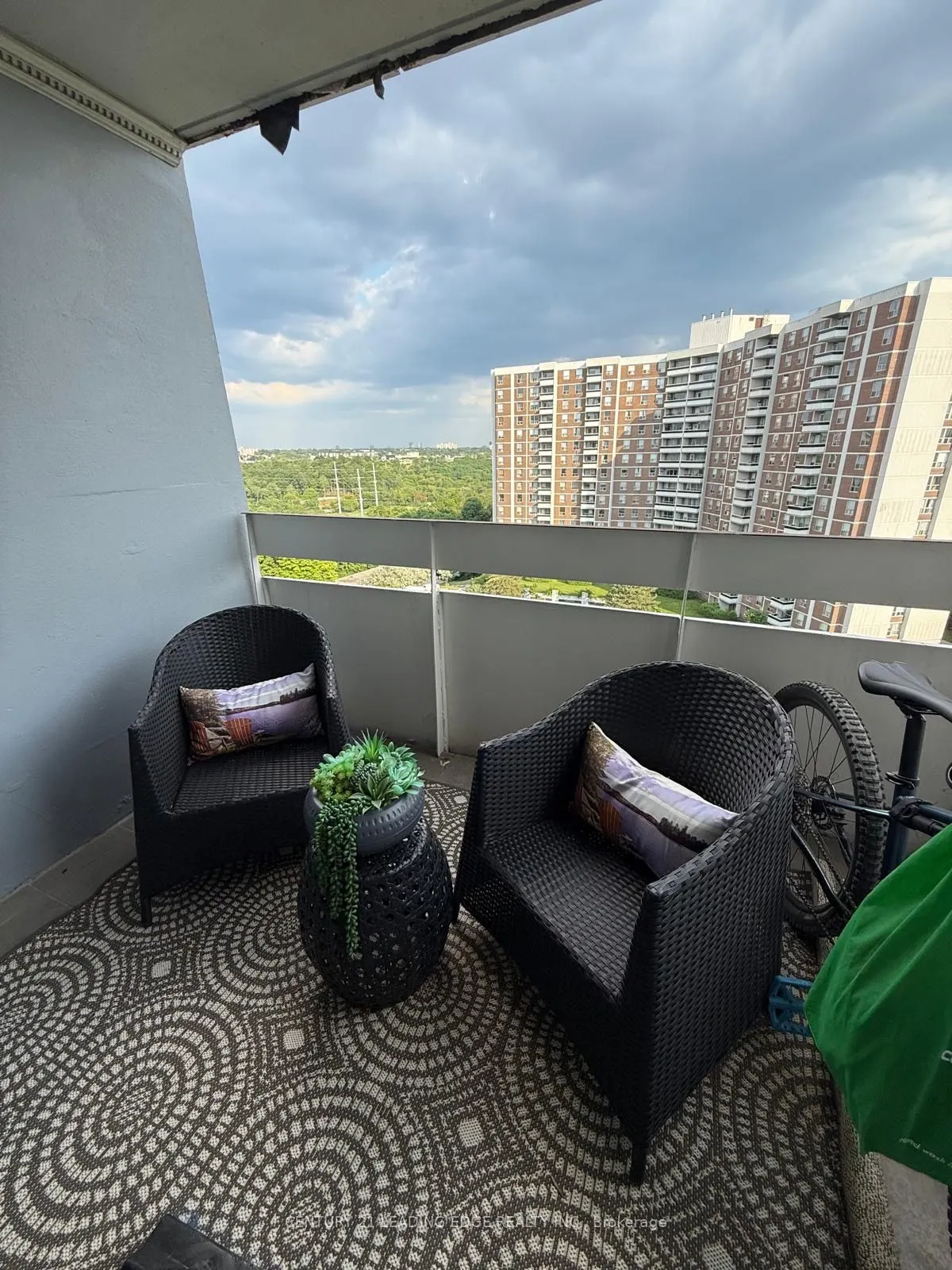 10 Edgecliff Golfway, #1704