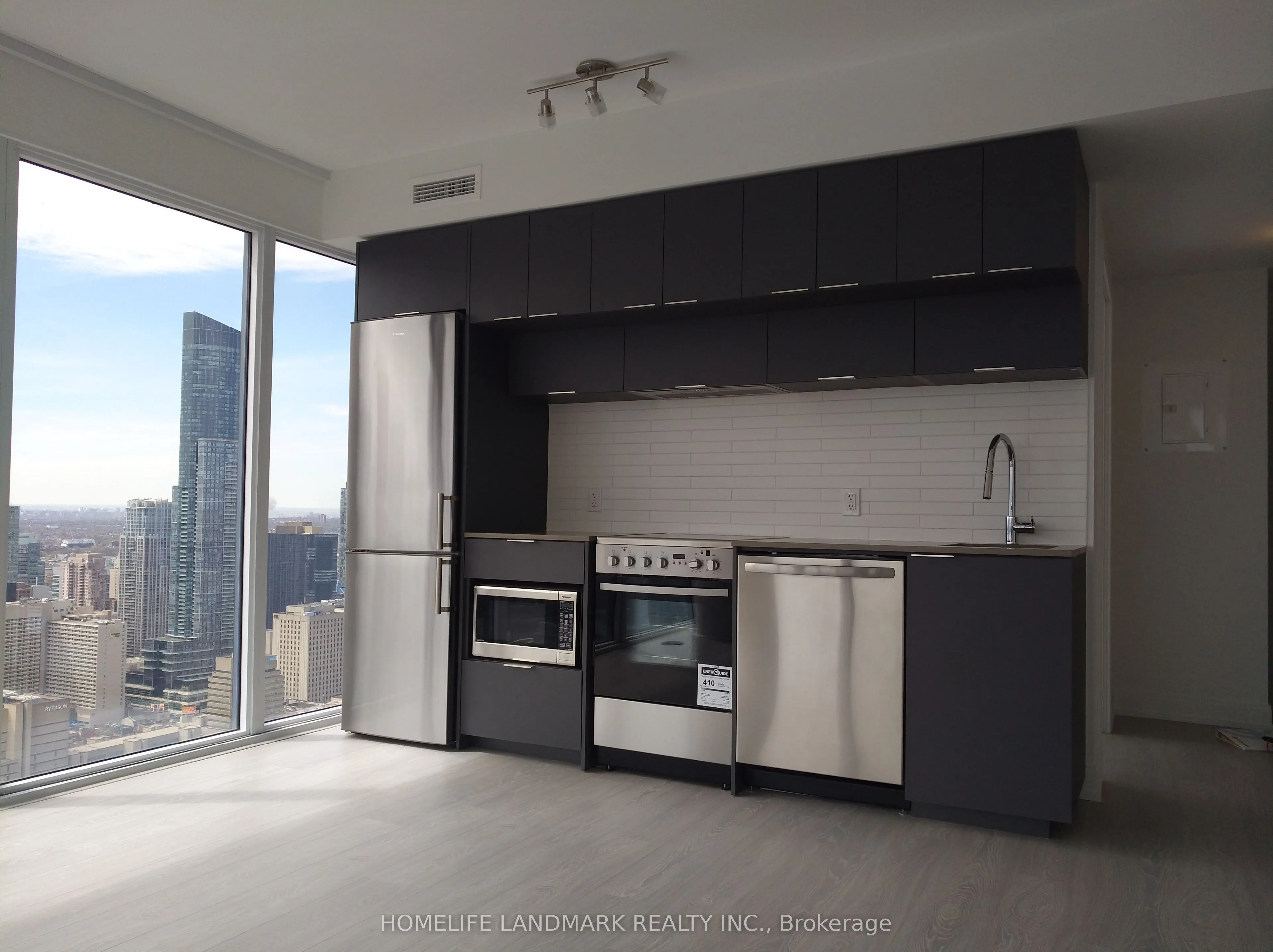 181 Dundas Street E, #5610