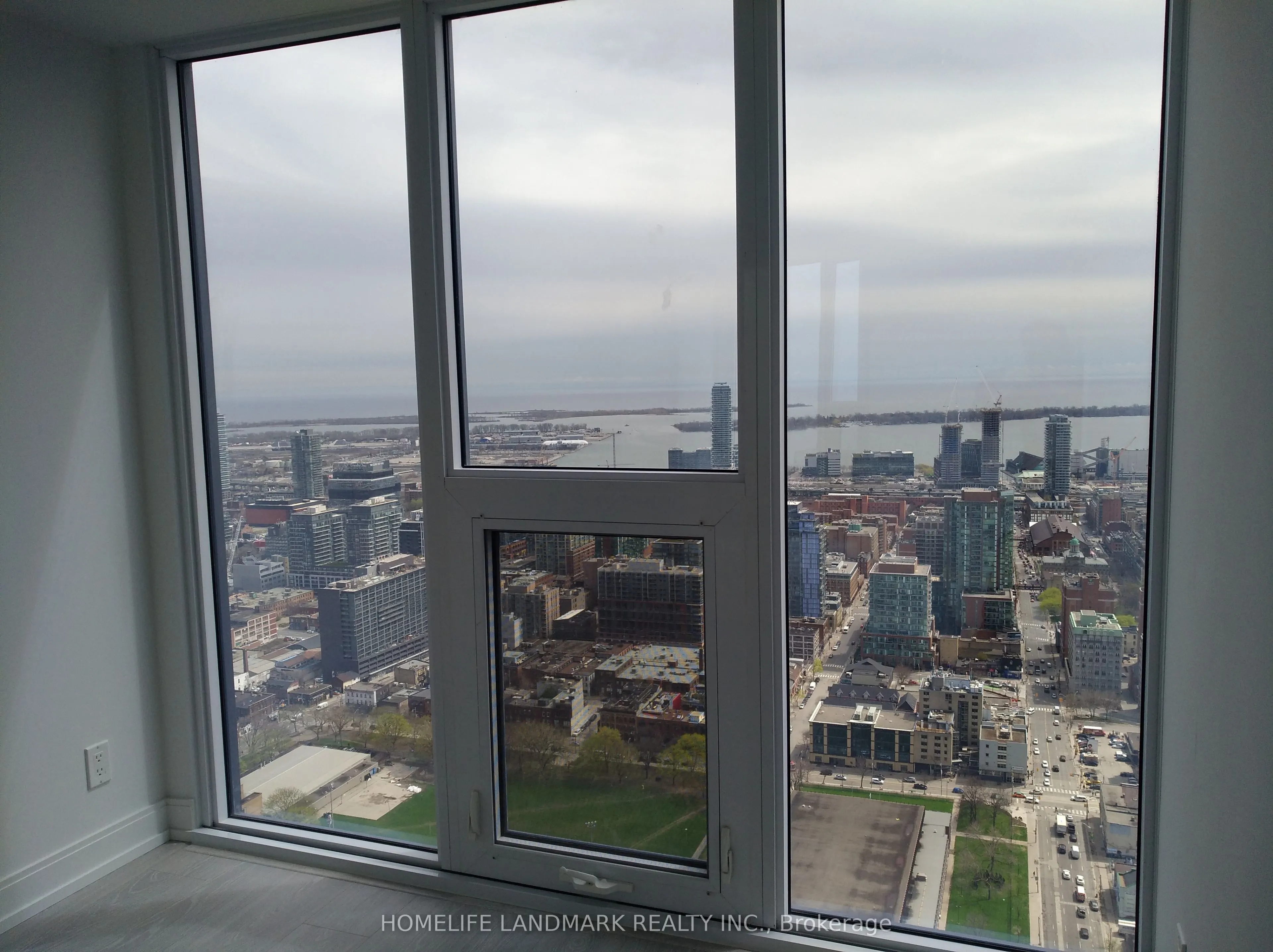 181 Dundas Street E, #5610