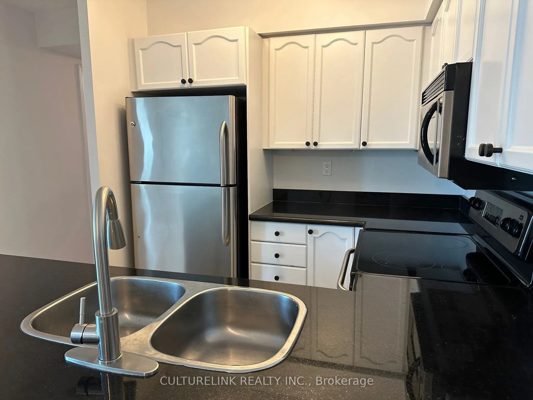 109 Front Street E, #PH08