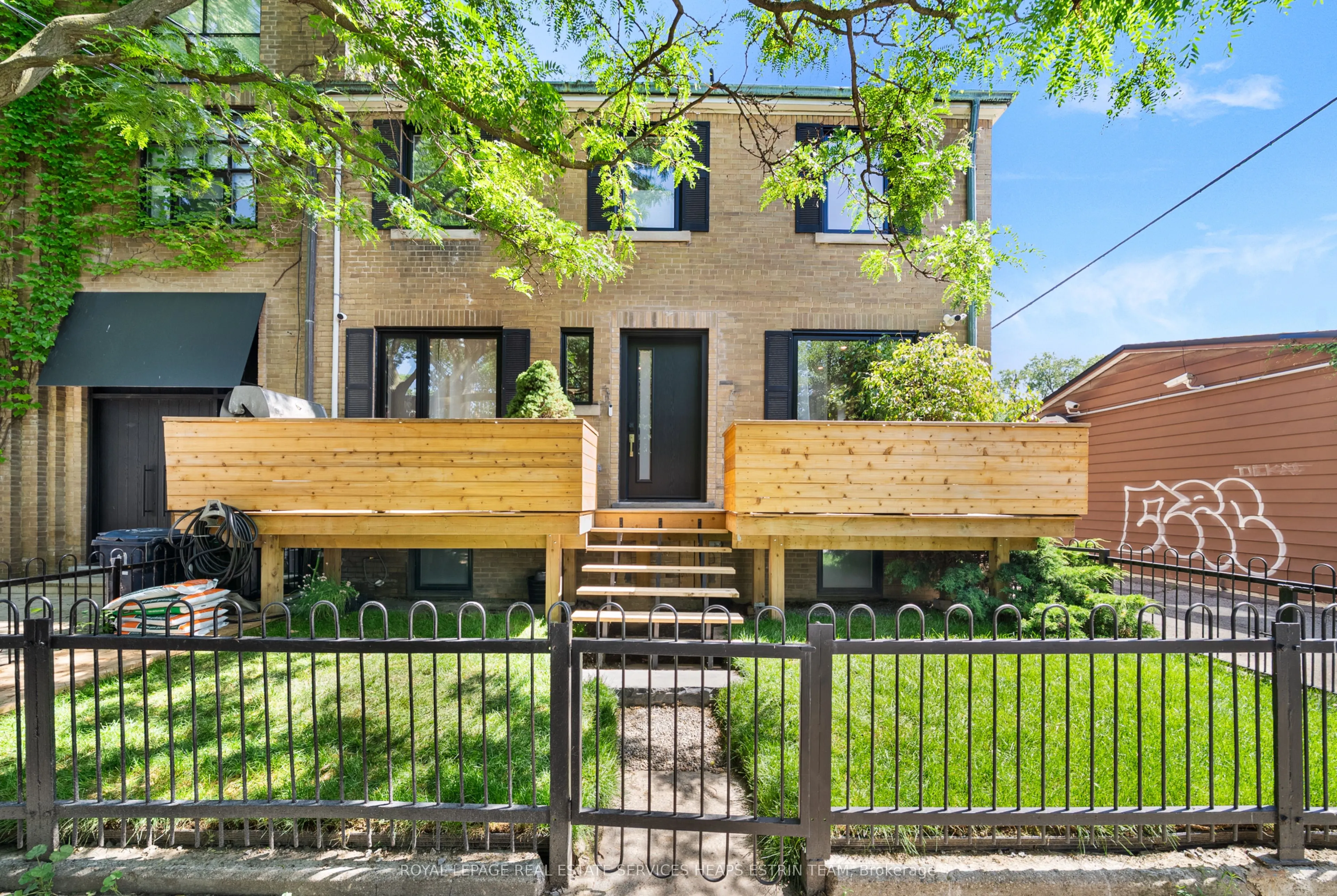 115 Robinson Street