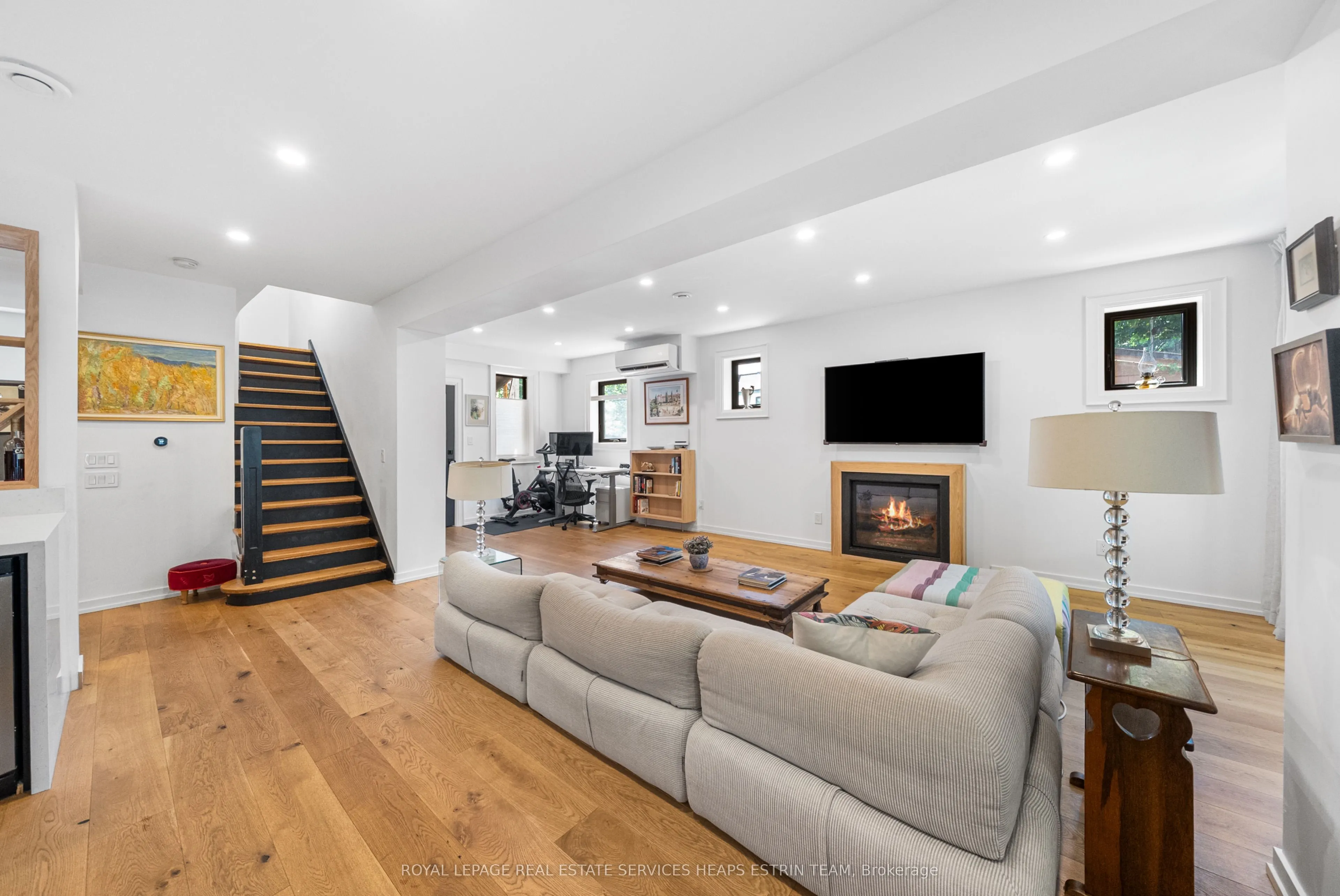 115 Robinson Street