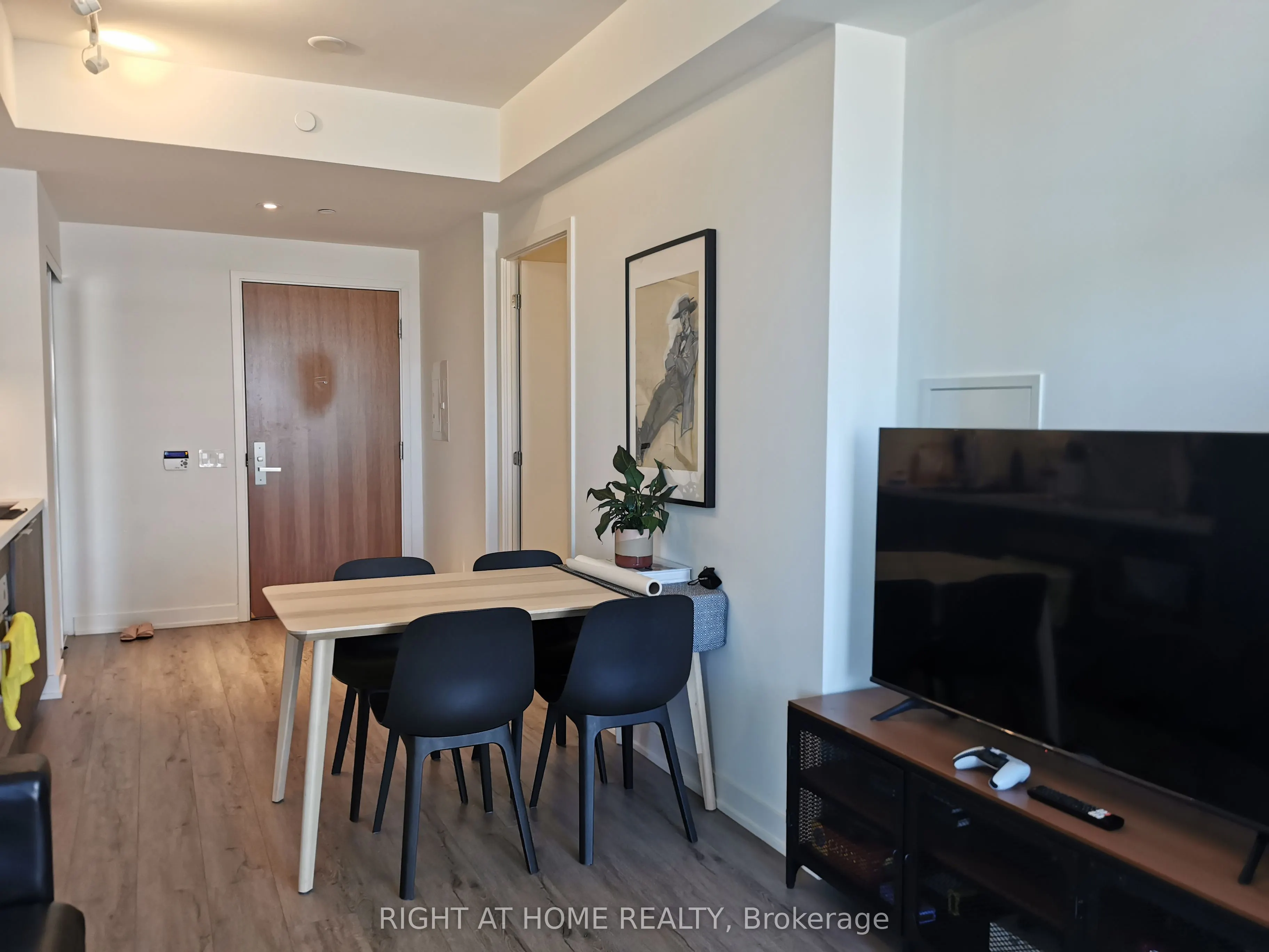 15 Queens Quay E, #1307