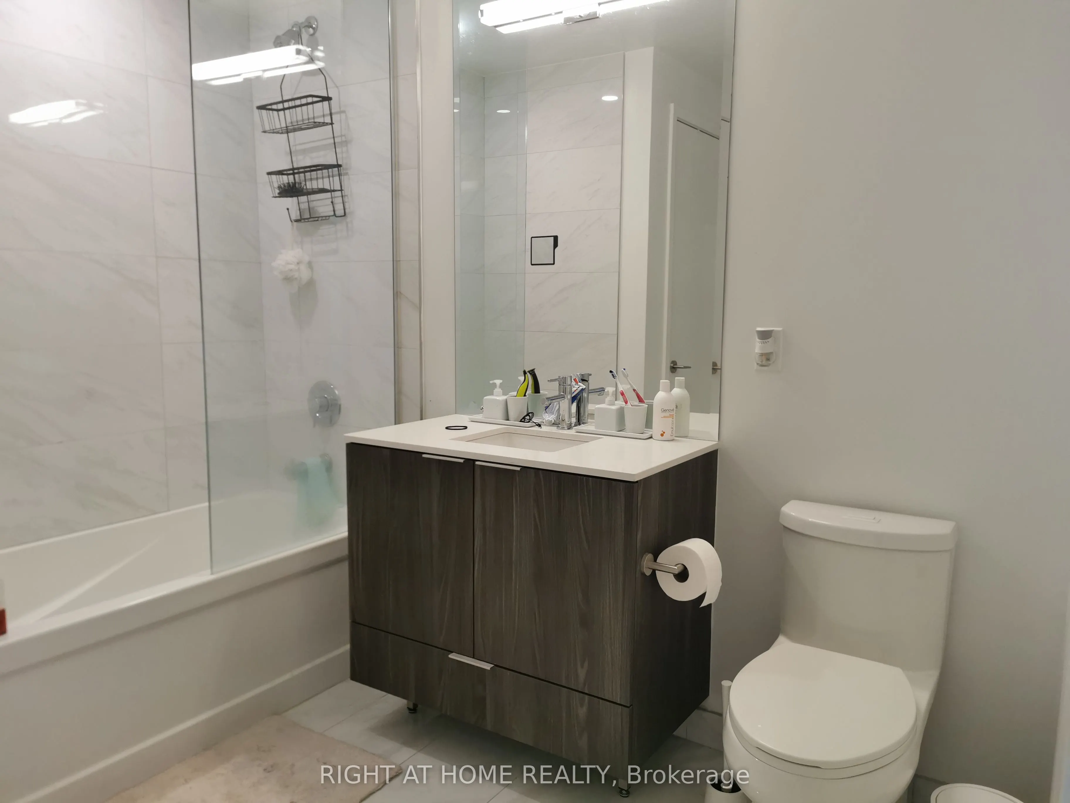 15 Queens Quay E, #1307