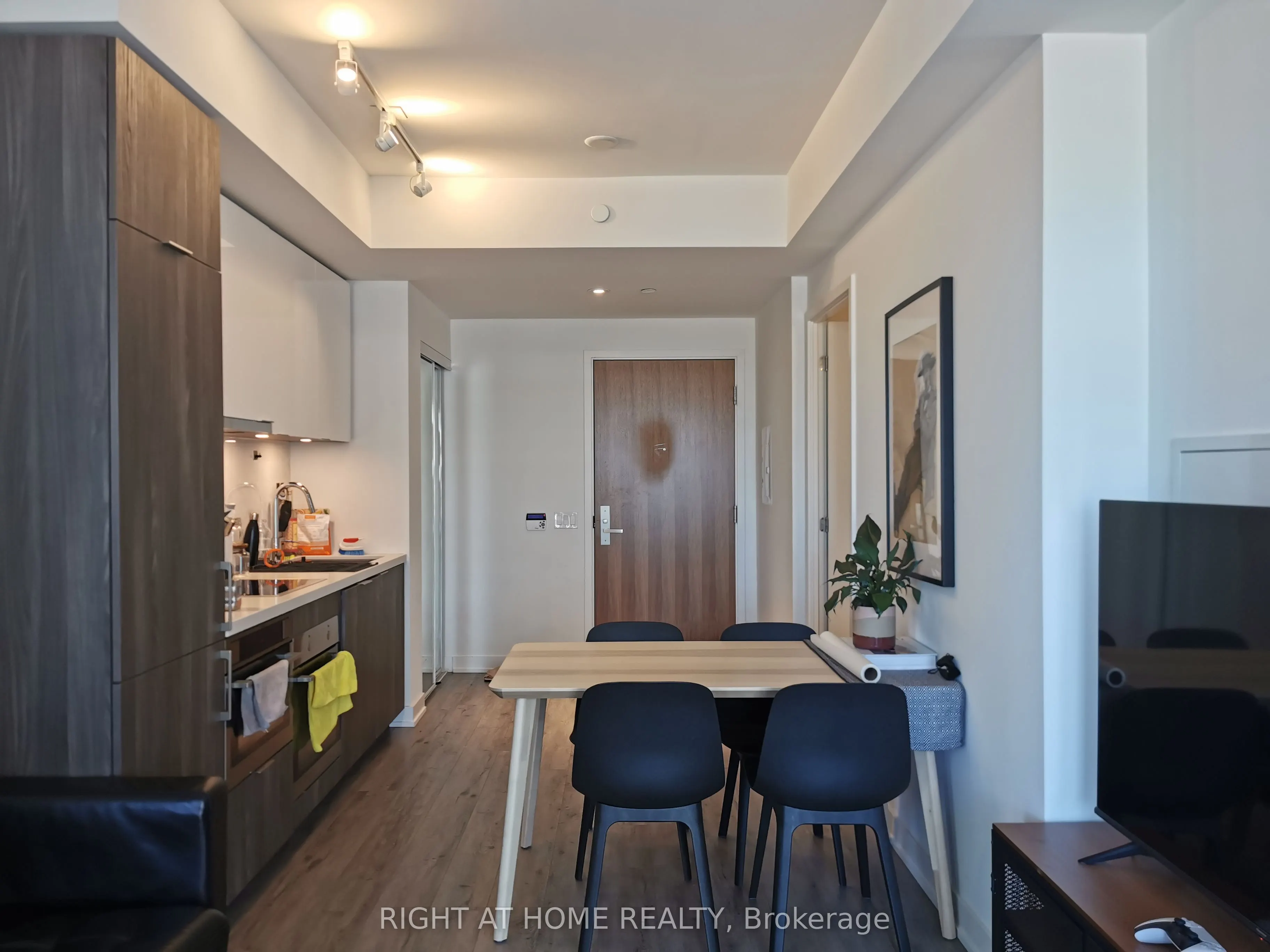 15 Queens Quay E, #1307