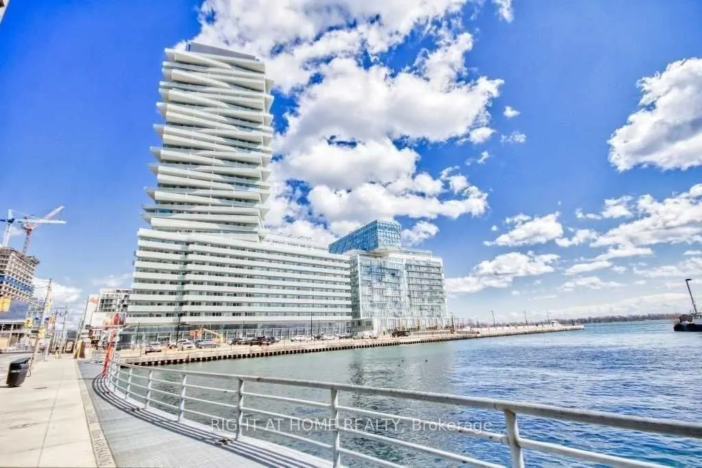 15 Queens Quay E, #1307
