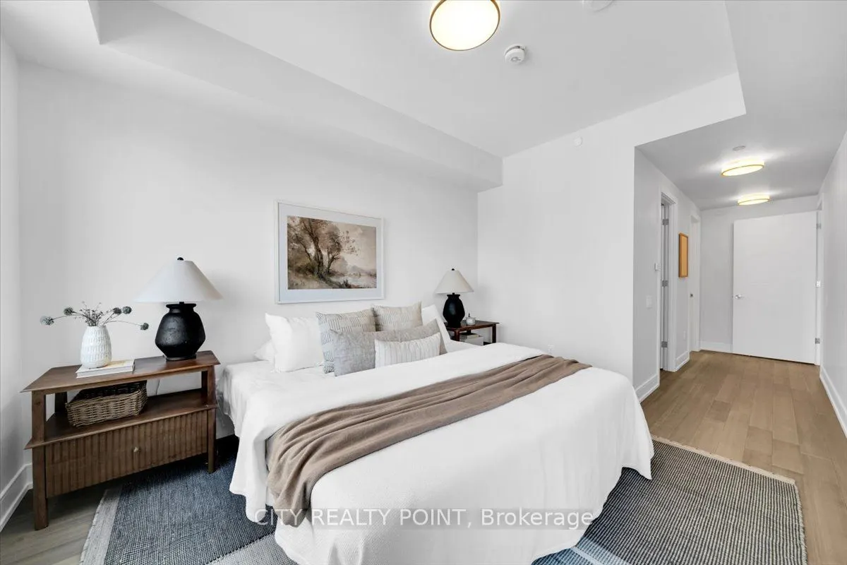 664 Spadina Avenue, #411