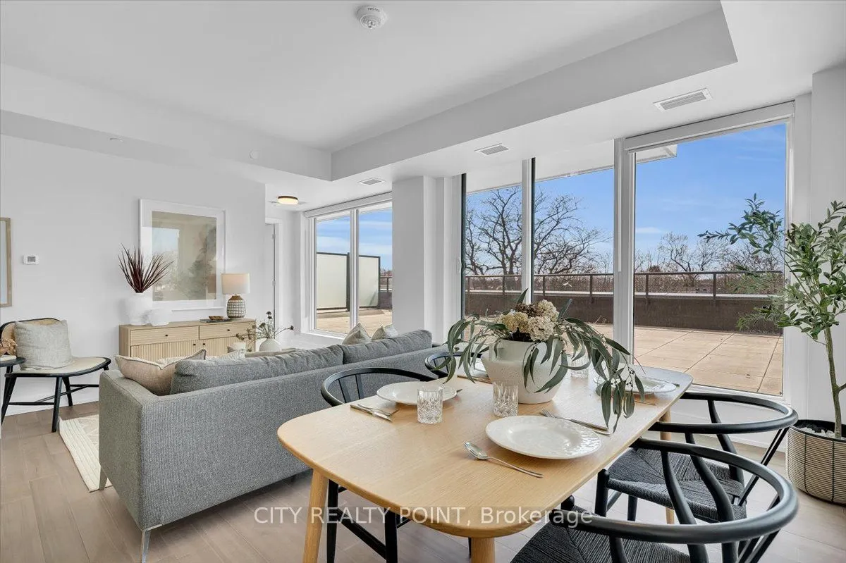 664 Spadina Avenue, #411