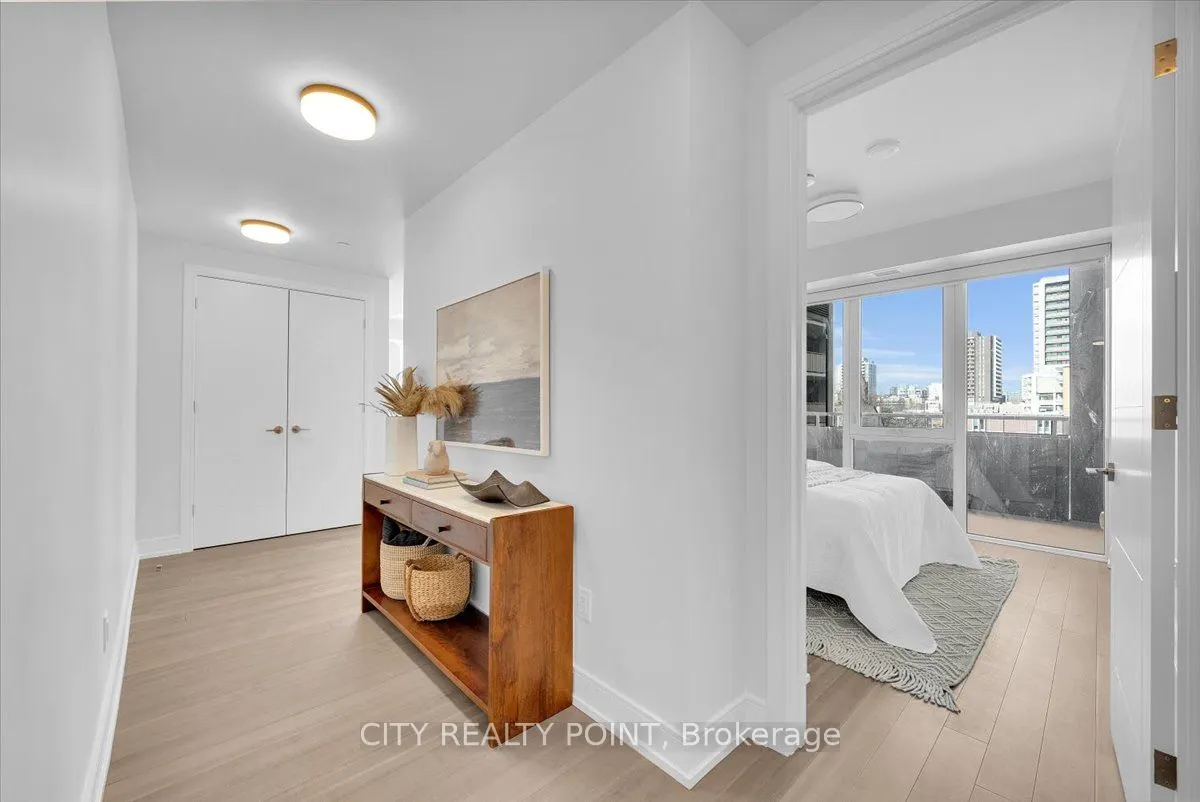 664 Spadina Avenue, #411