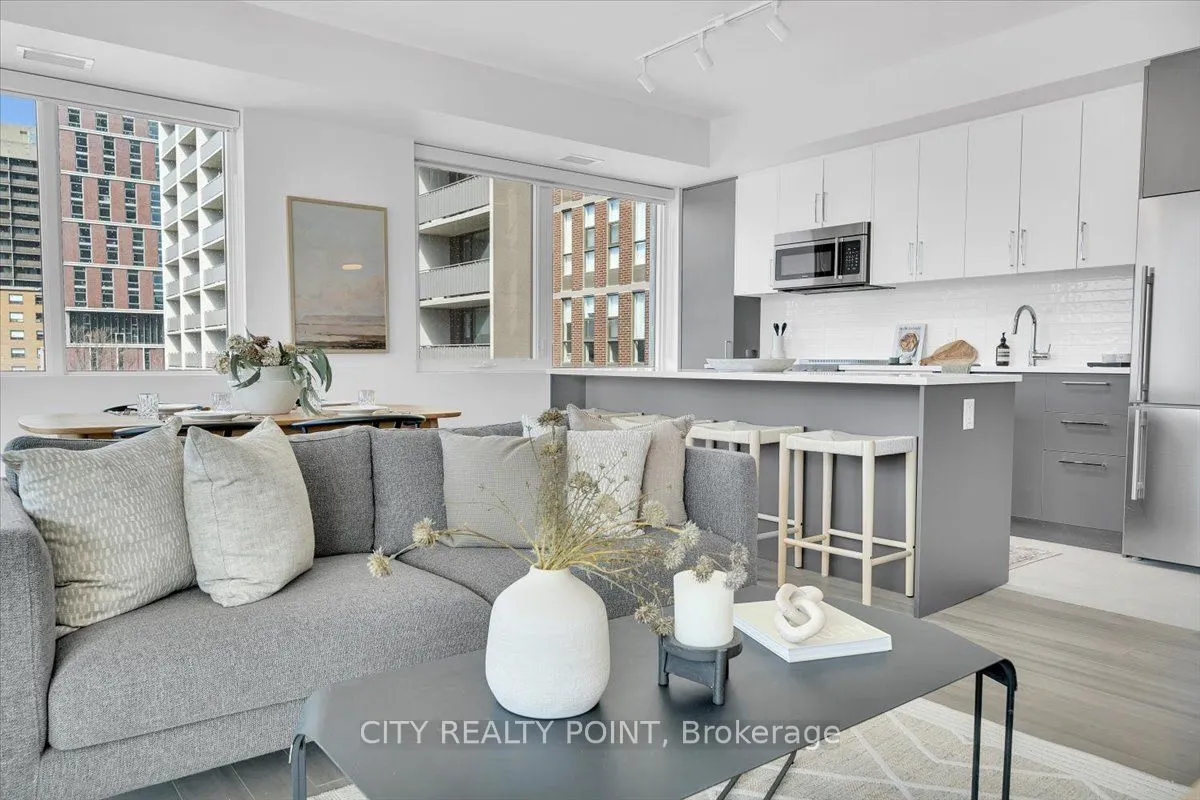 664 Spadina Avenue, #411