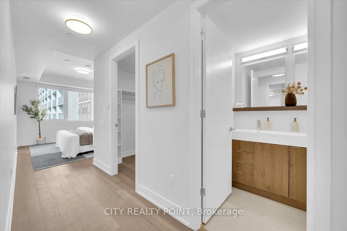 664 Spadina Avenue, #411