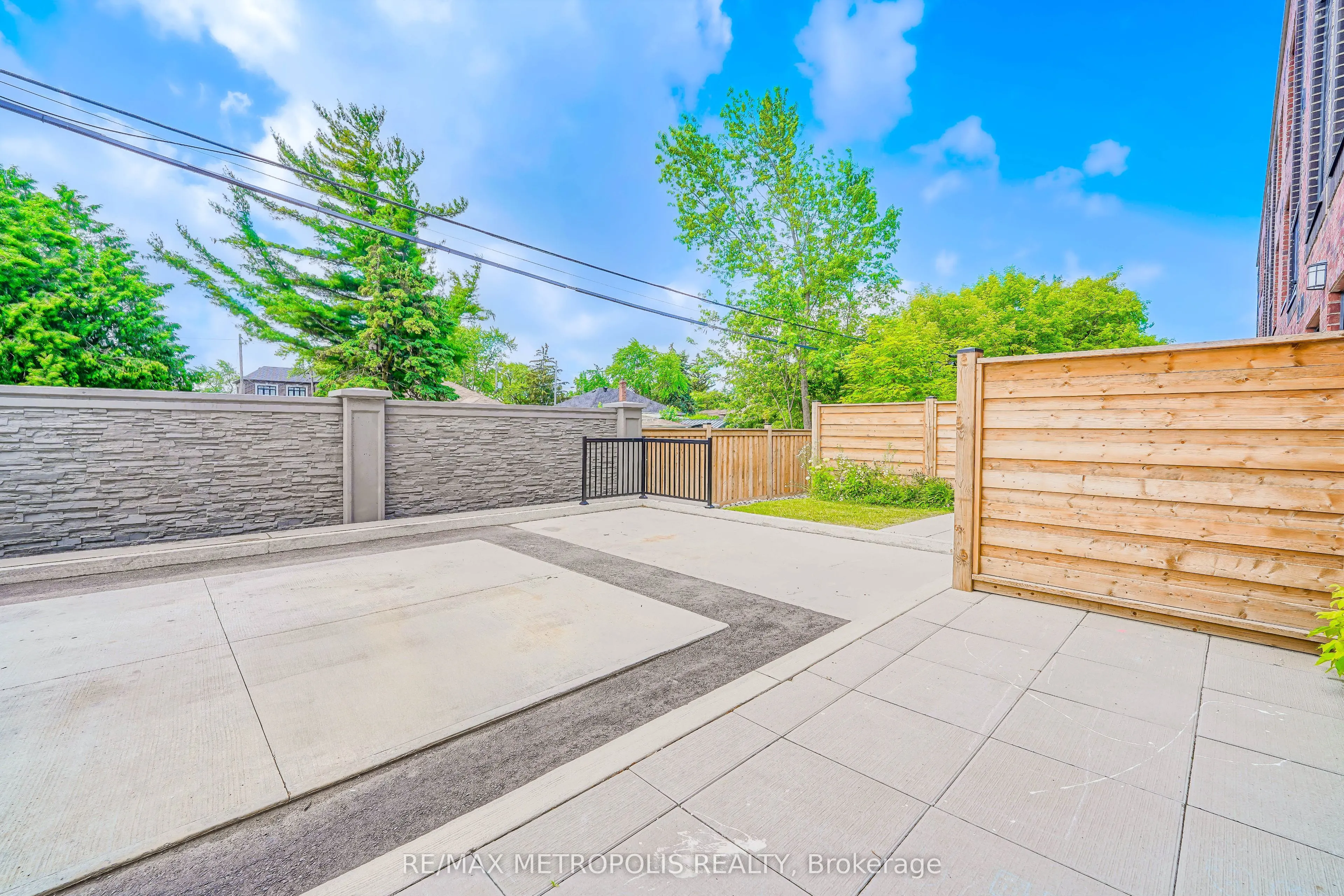 871 Sheppard Avenue W, #29