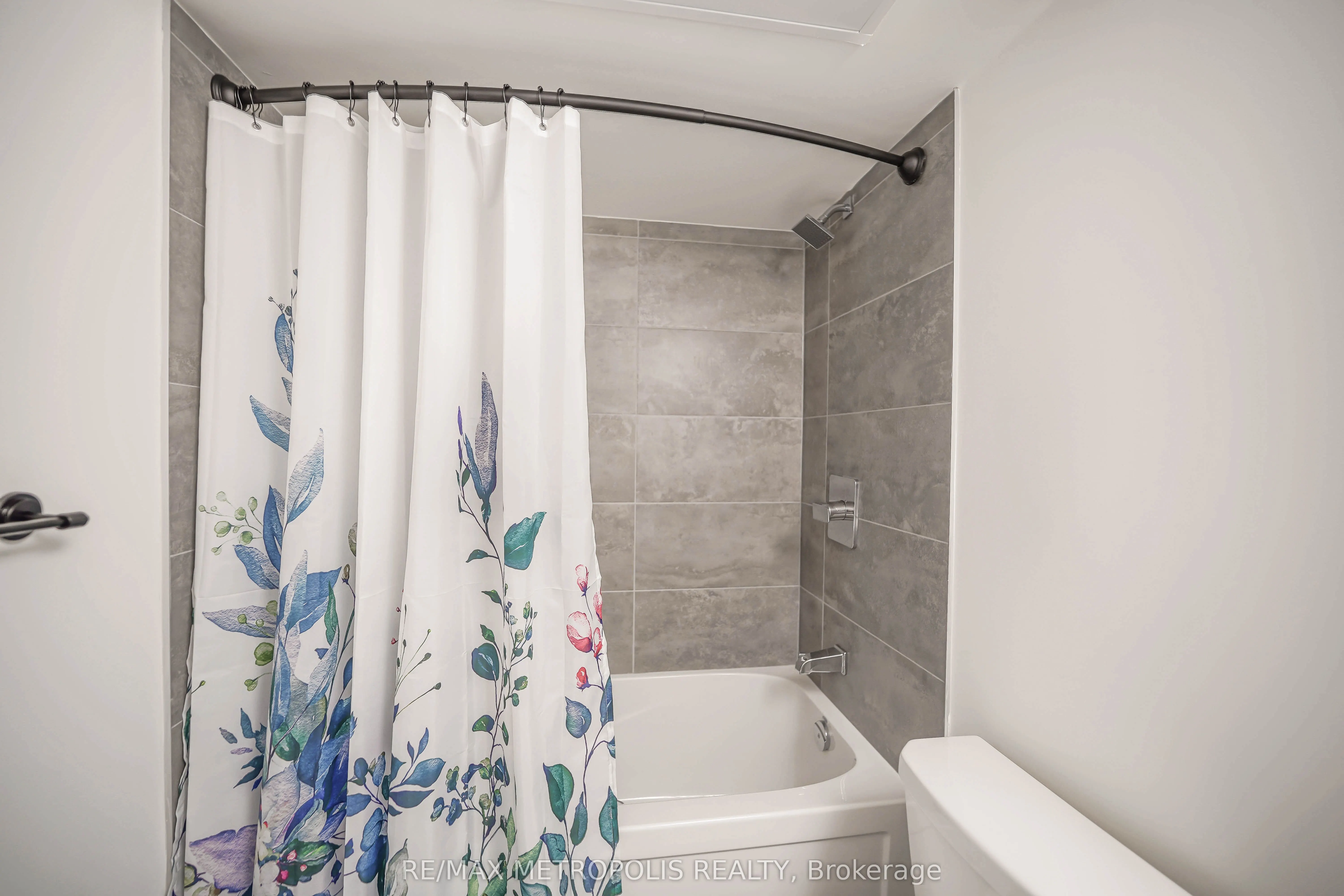 871 Sheppard Avenue W, #29