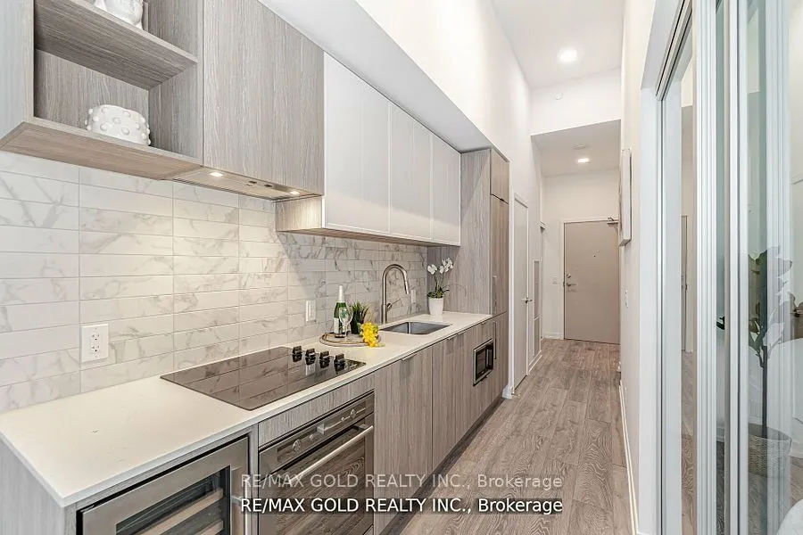 2020 Bathurst Street #216