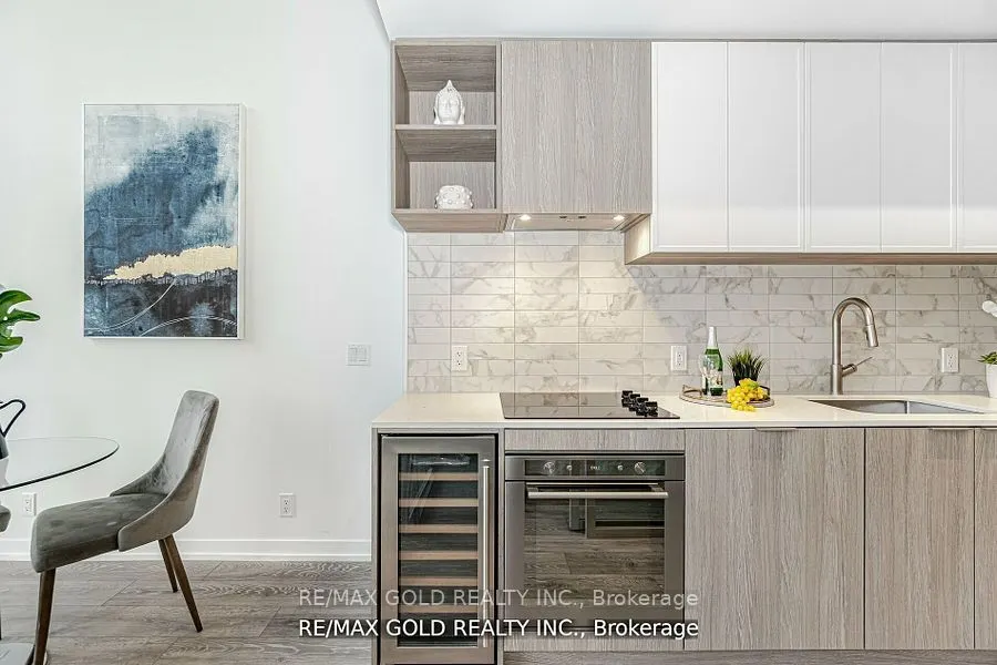 2020 Bathurst Street #216
