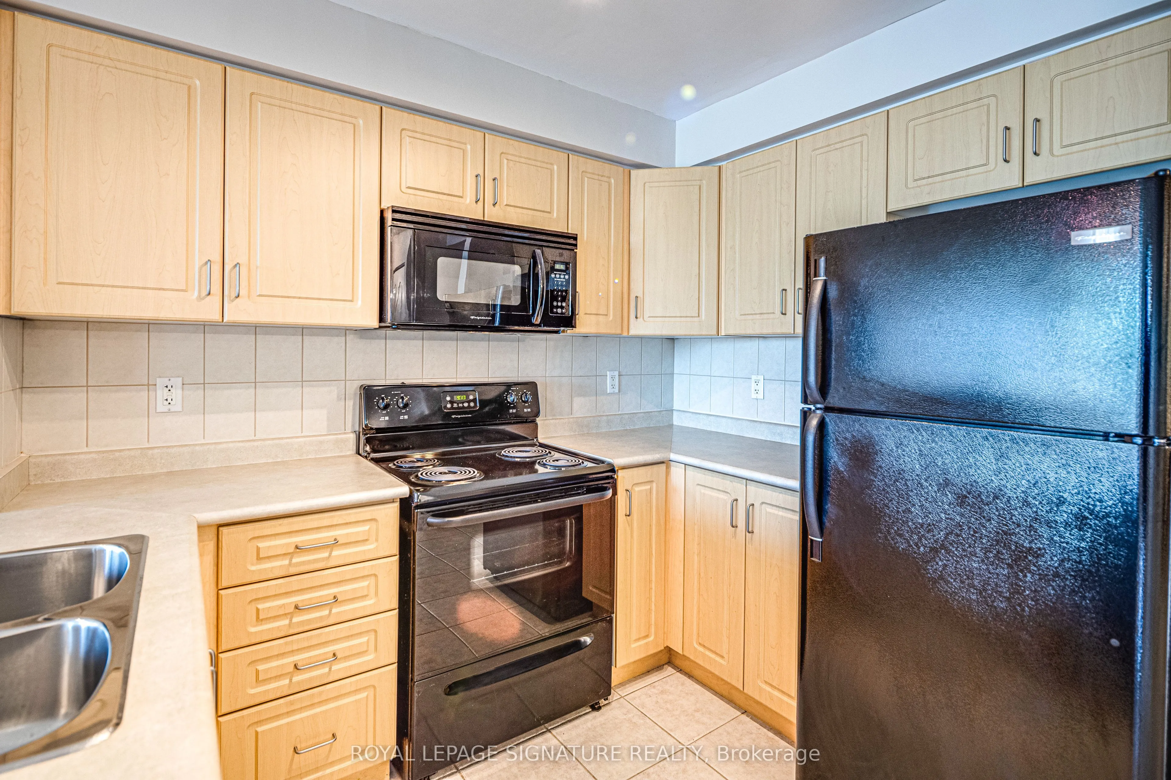 212 Eglinton Avenue, #402