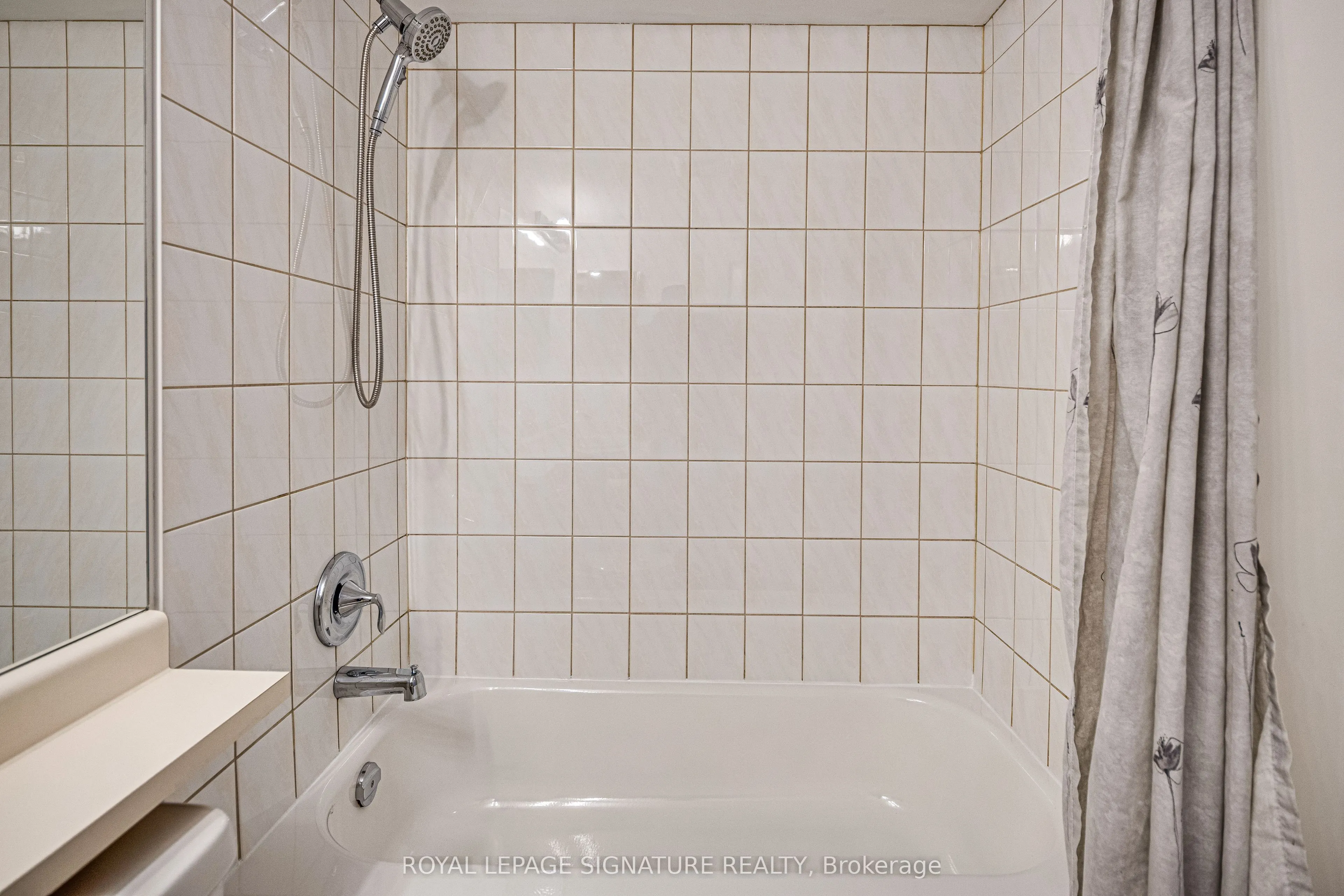 212 Eglinton Avenue, #402