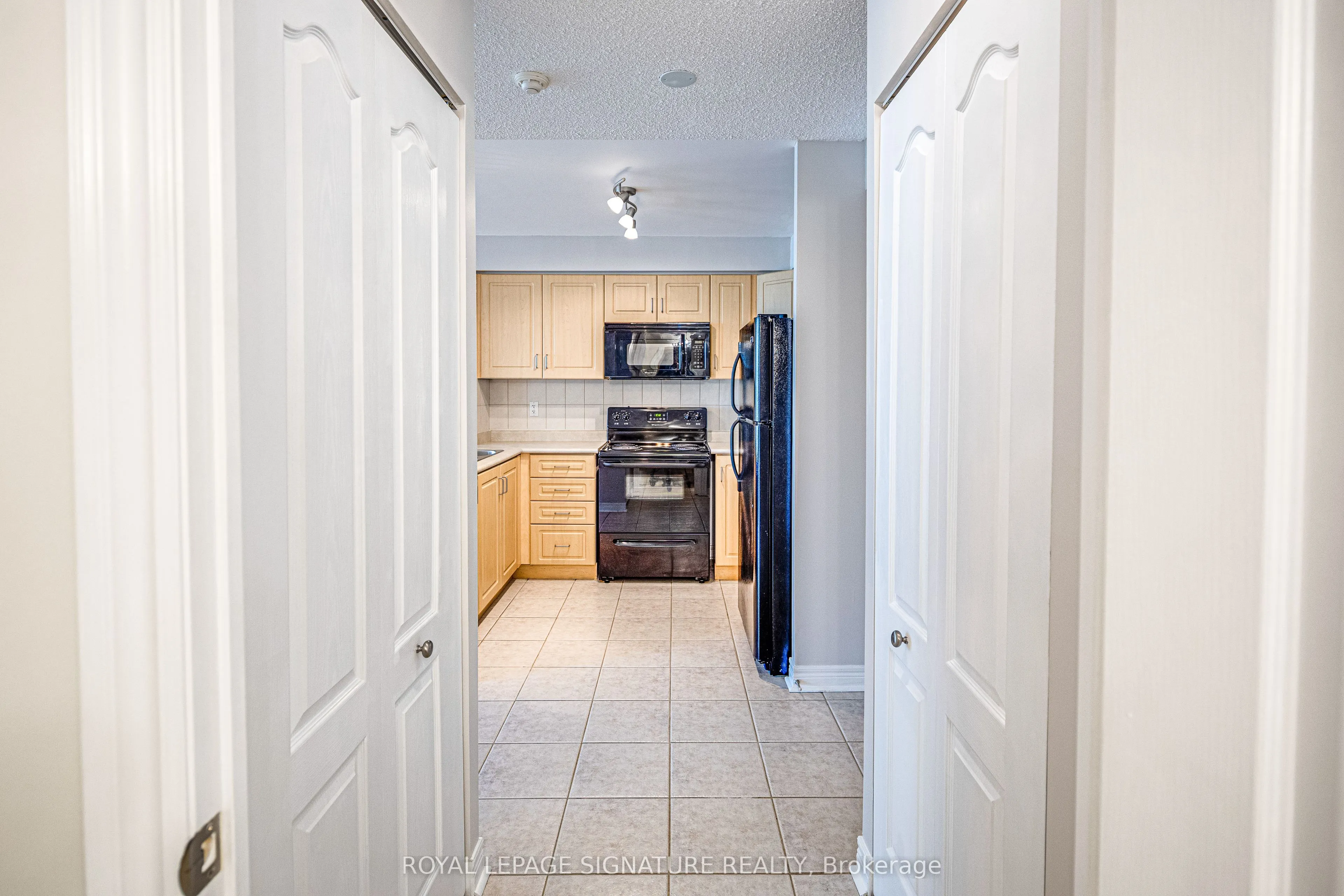 212 Eglinton Avenue, #402