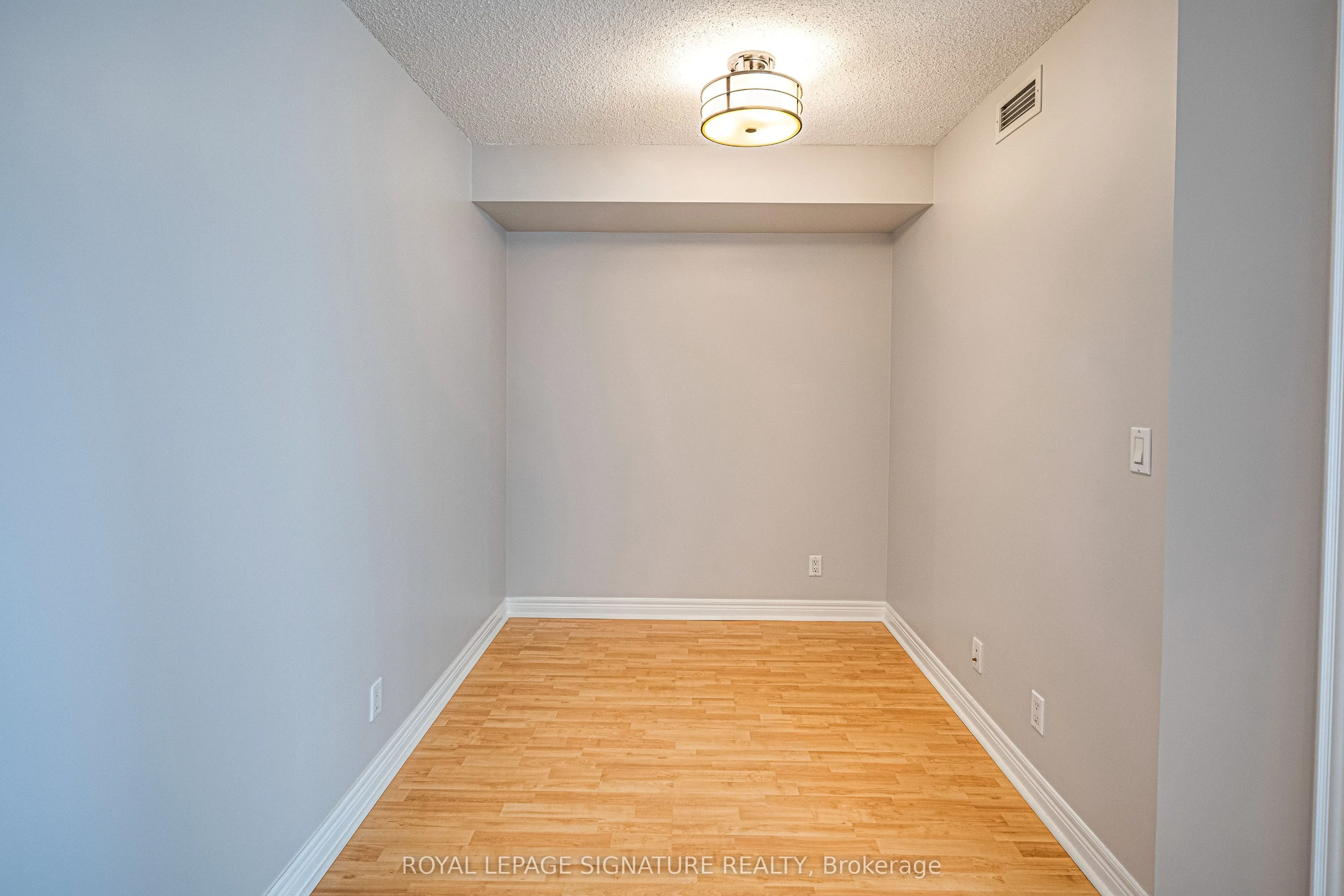 212 Eglinton Avenue, #402