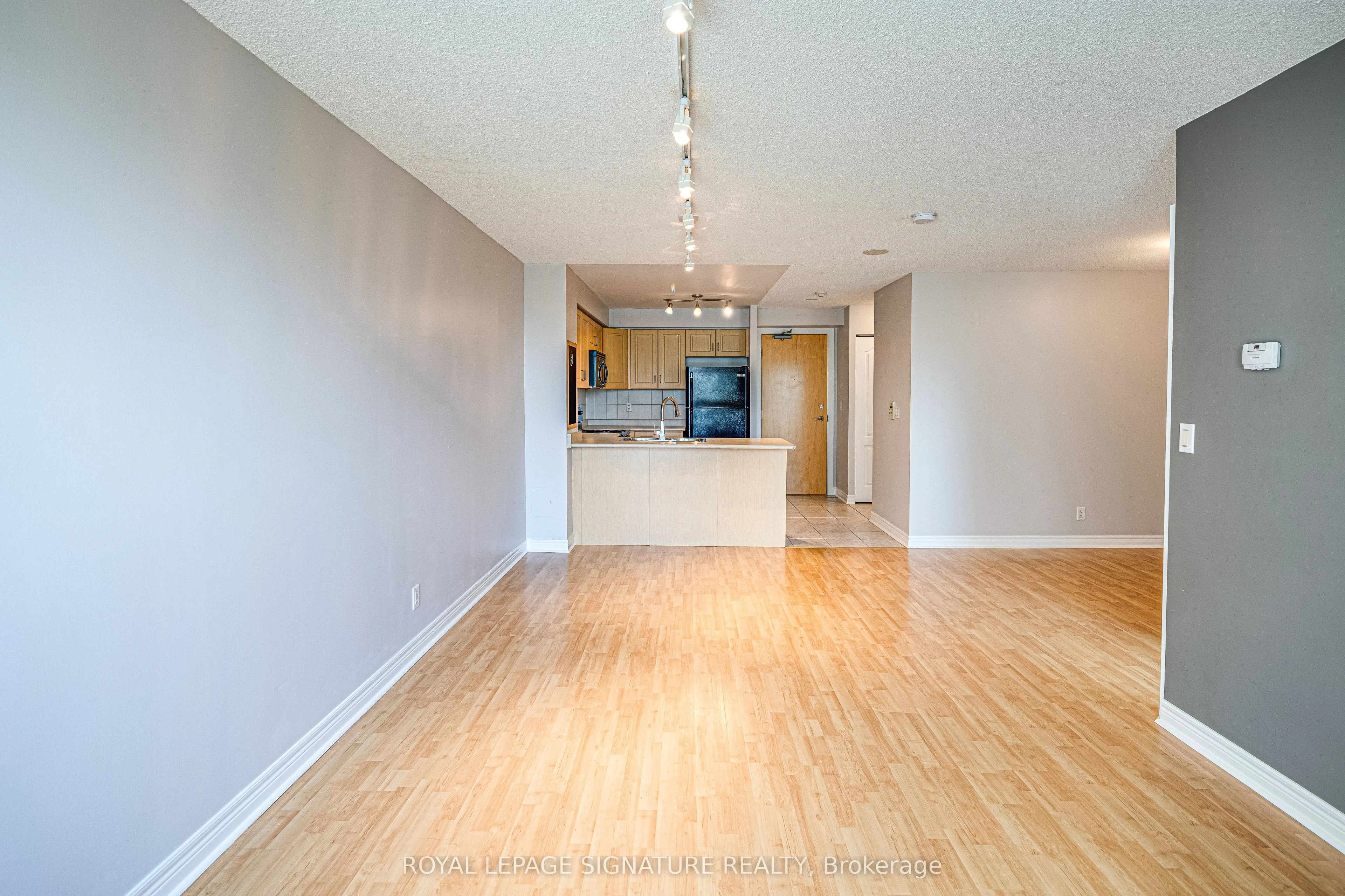 212 Eglinton Avenue, #402