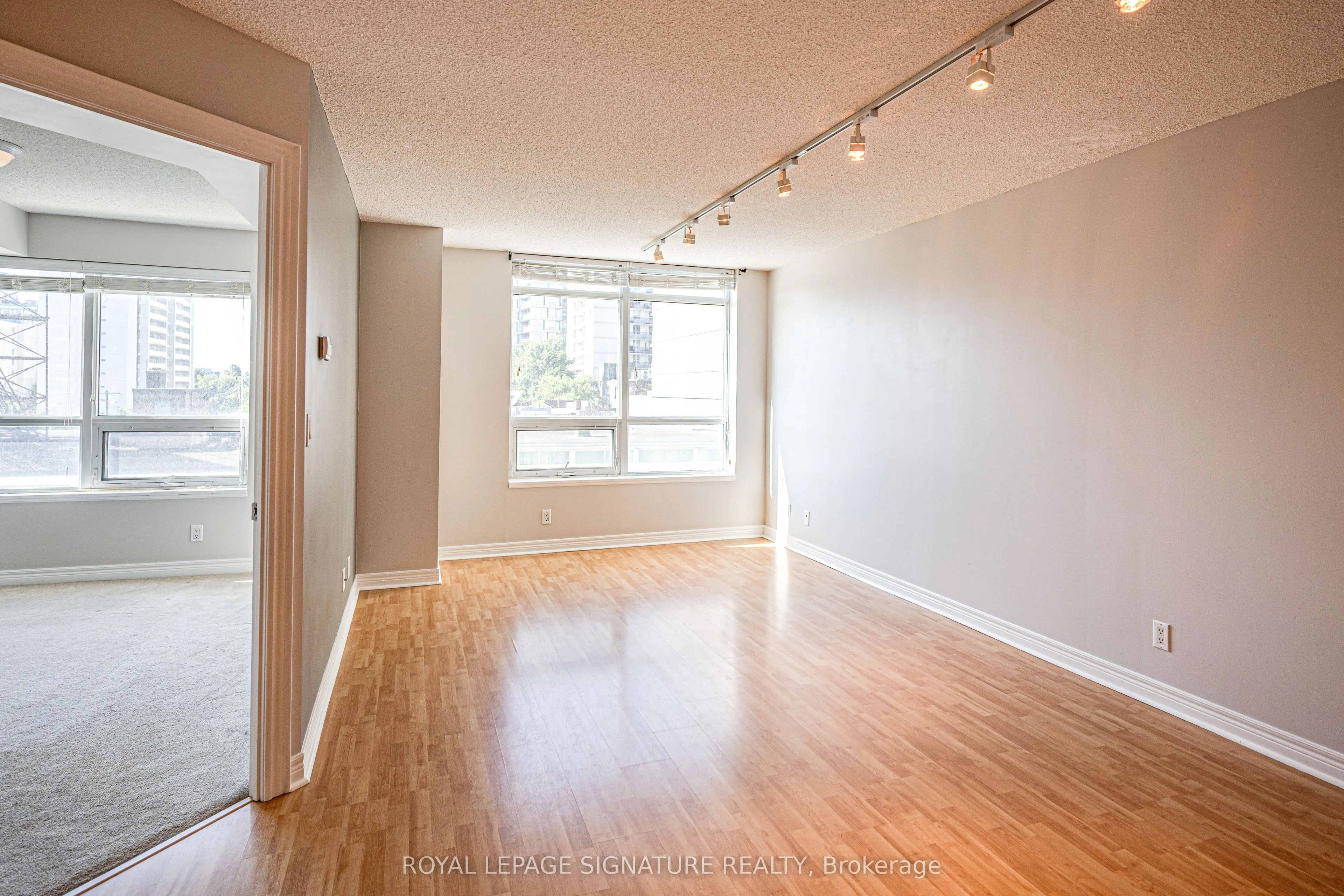 212 Eglinton Avenue, #402