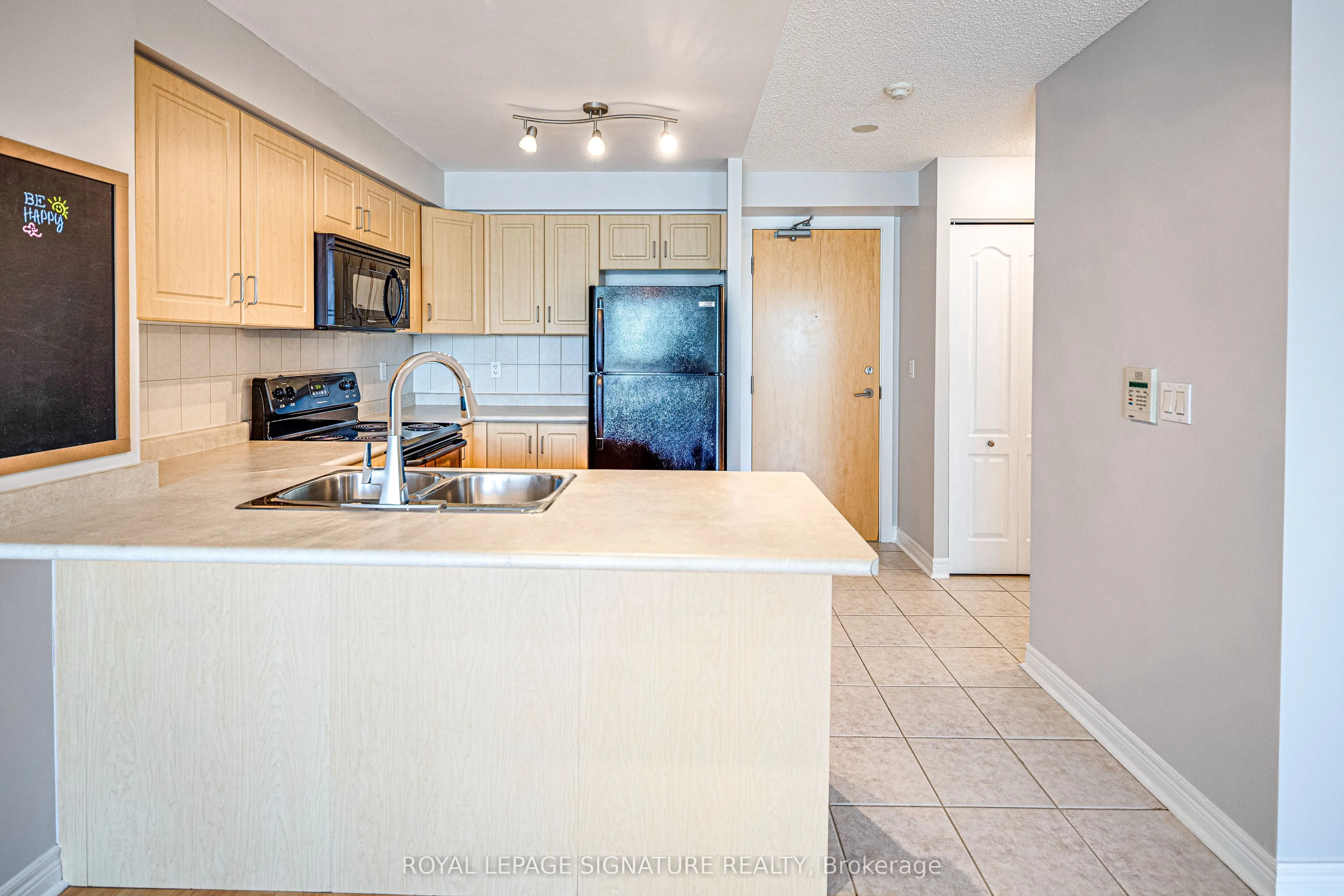 212 Eglinton Avenue, #402