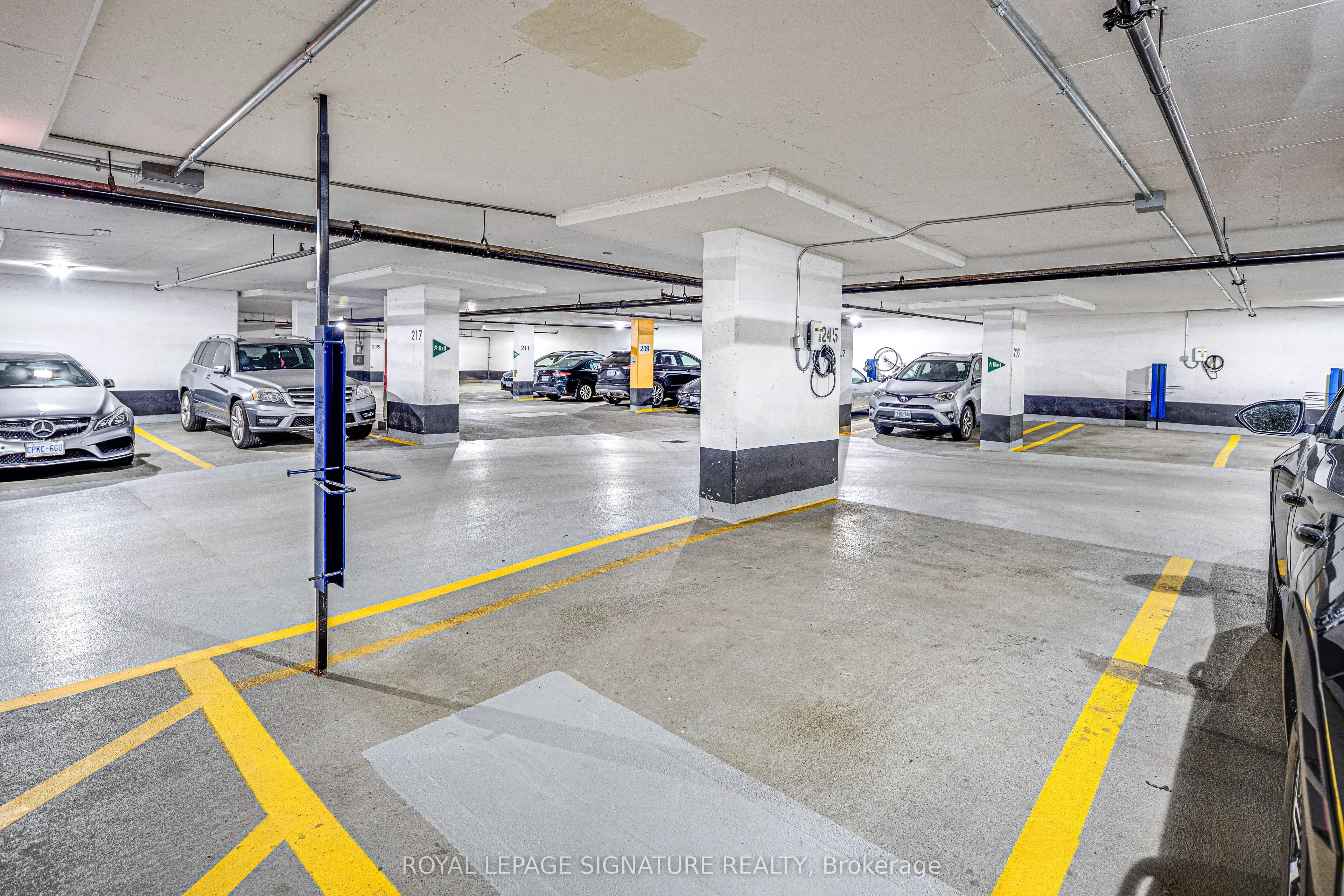 212 Eglinton Avenue, #402