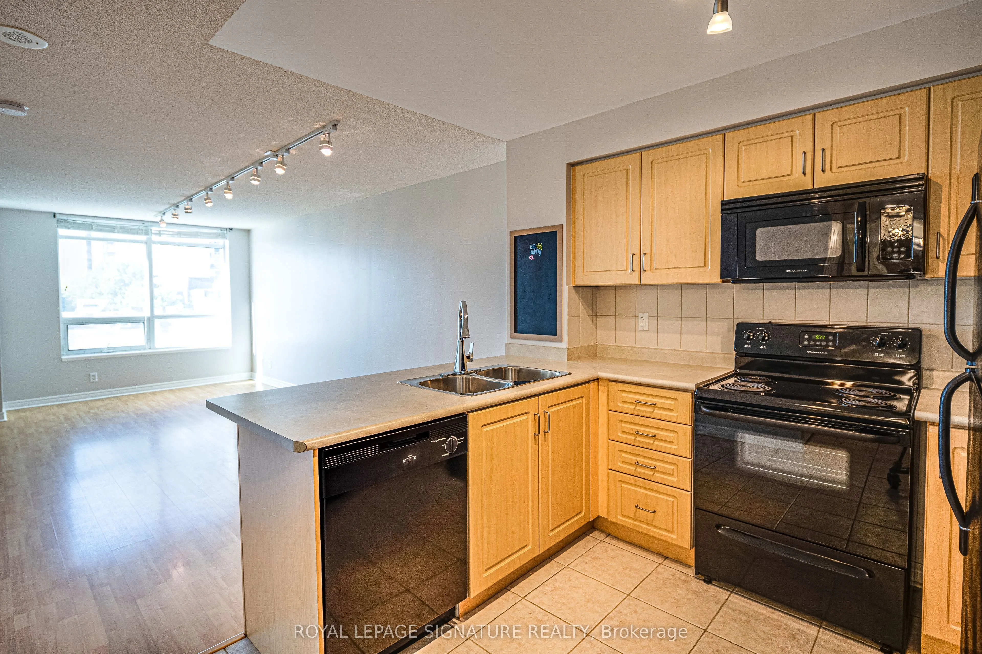 212 Eglinton Avenue, #402