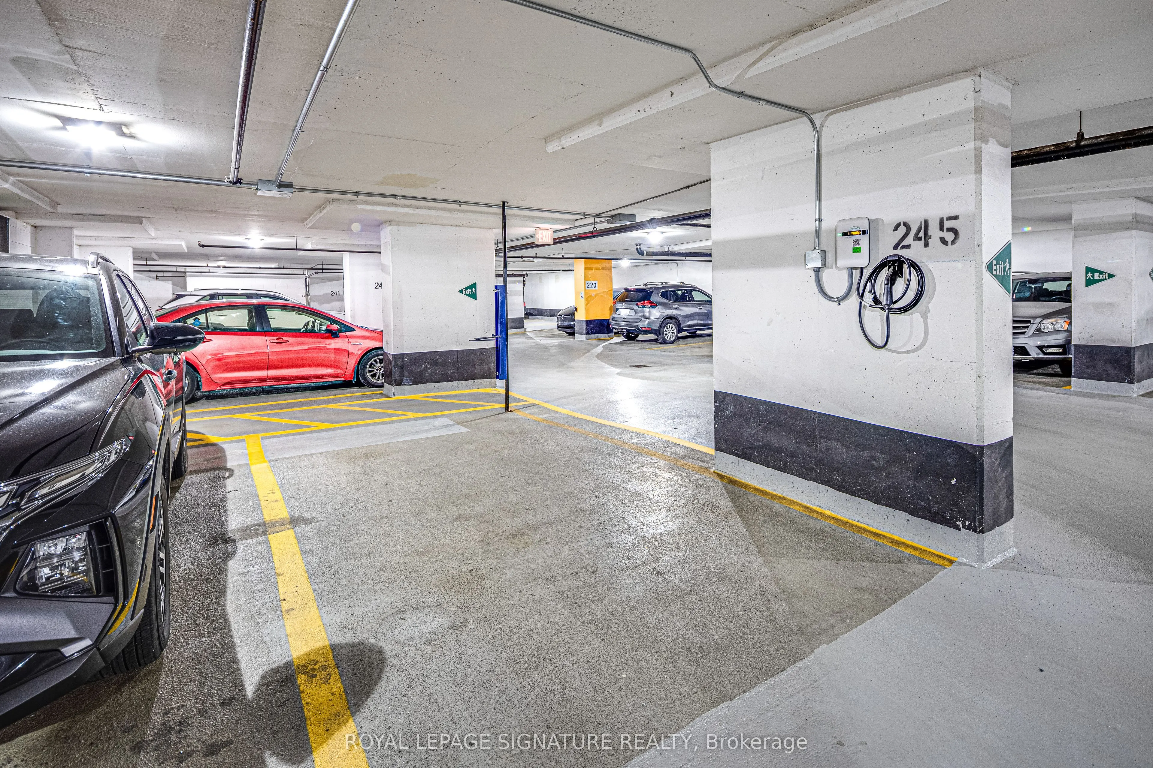 212 Eglinton Avenue, #402