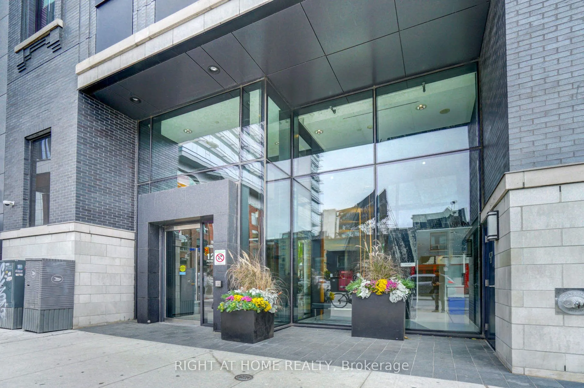 125 Peter Street, #3110