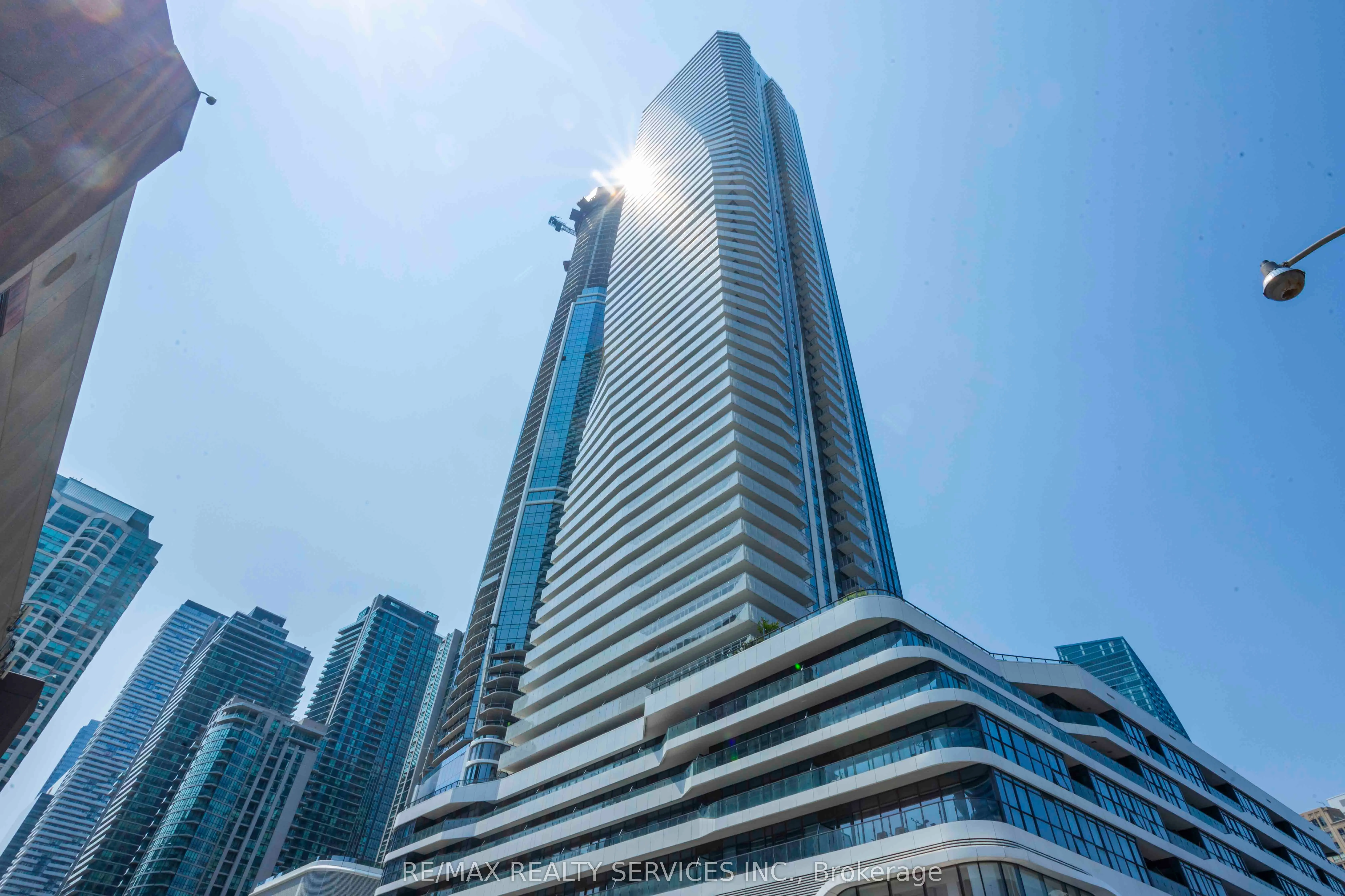 28 Freeland Street, #1806
