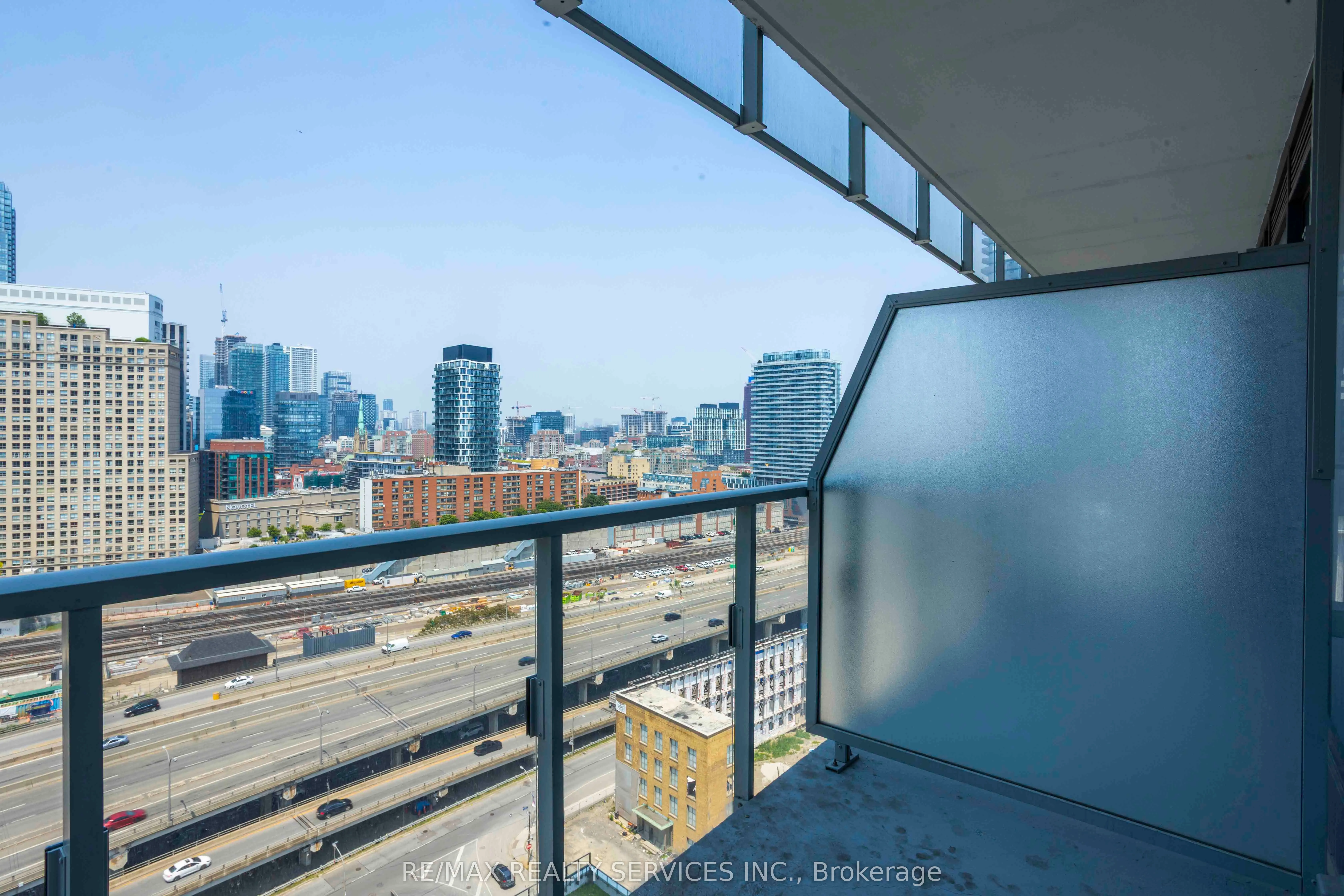28 Freeland Street, #1806