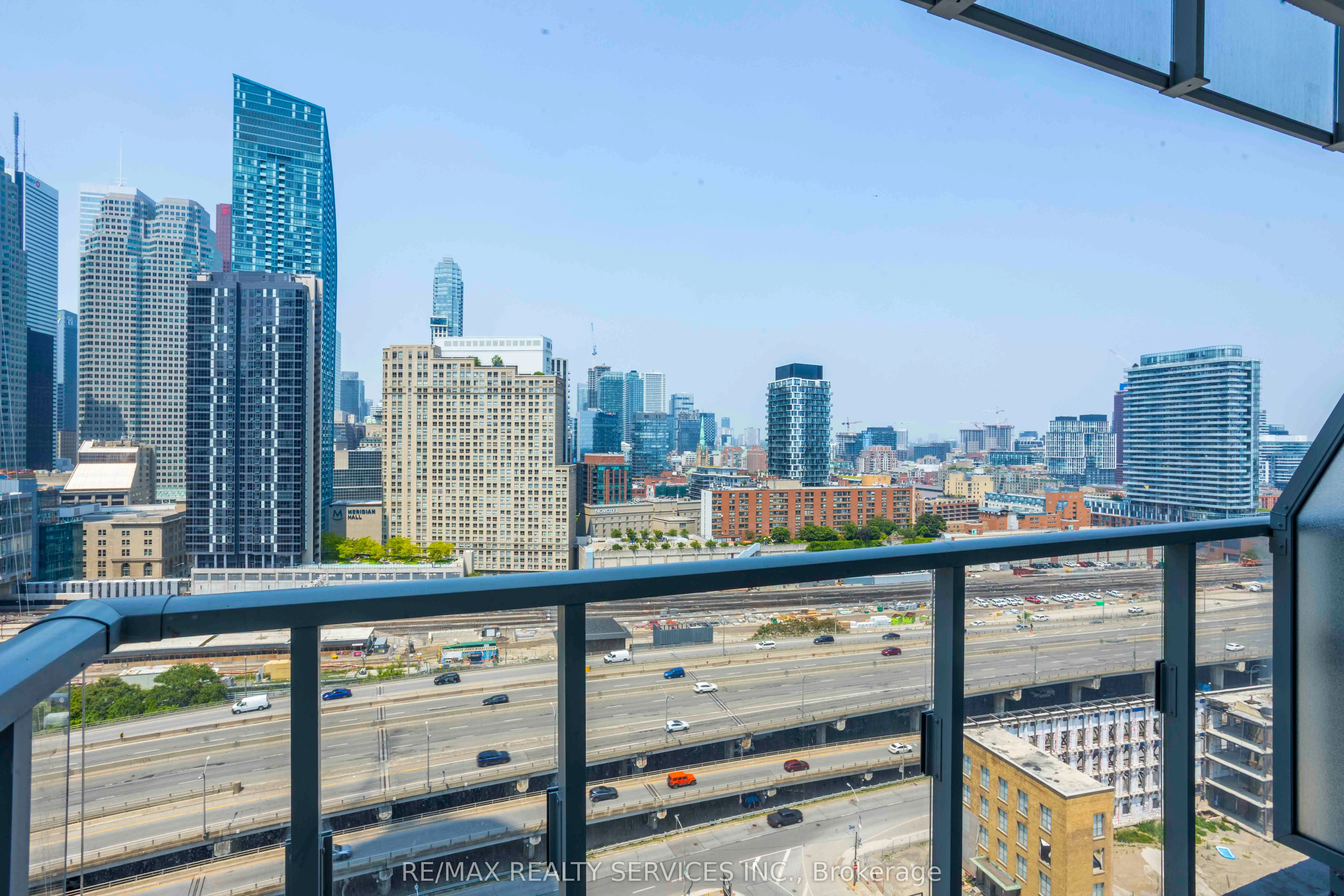 28 Freeland Street, #1806