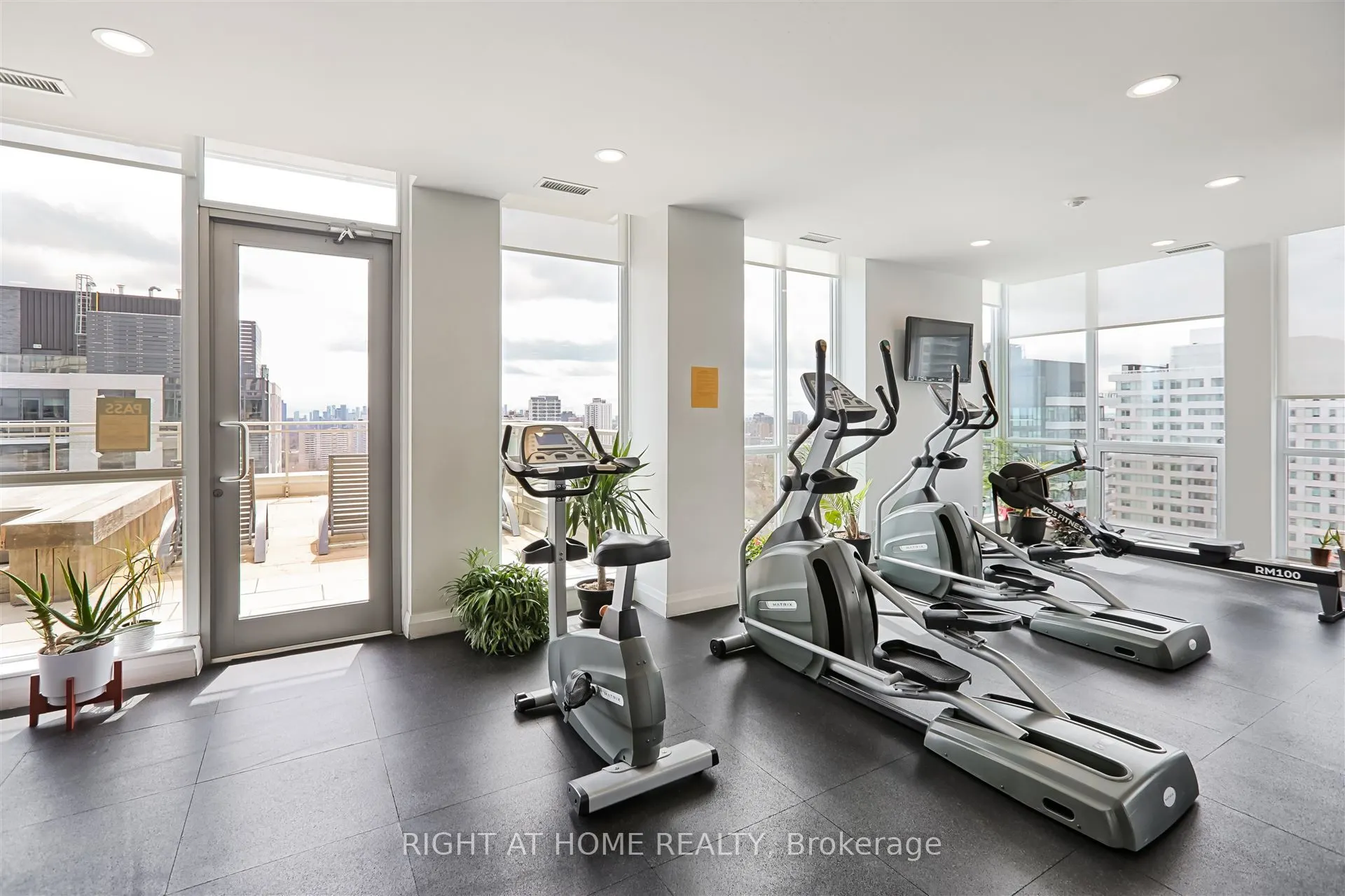 83 Redpath Avenue, #908