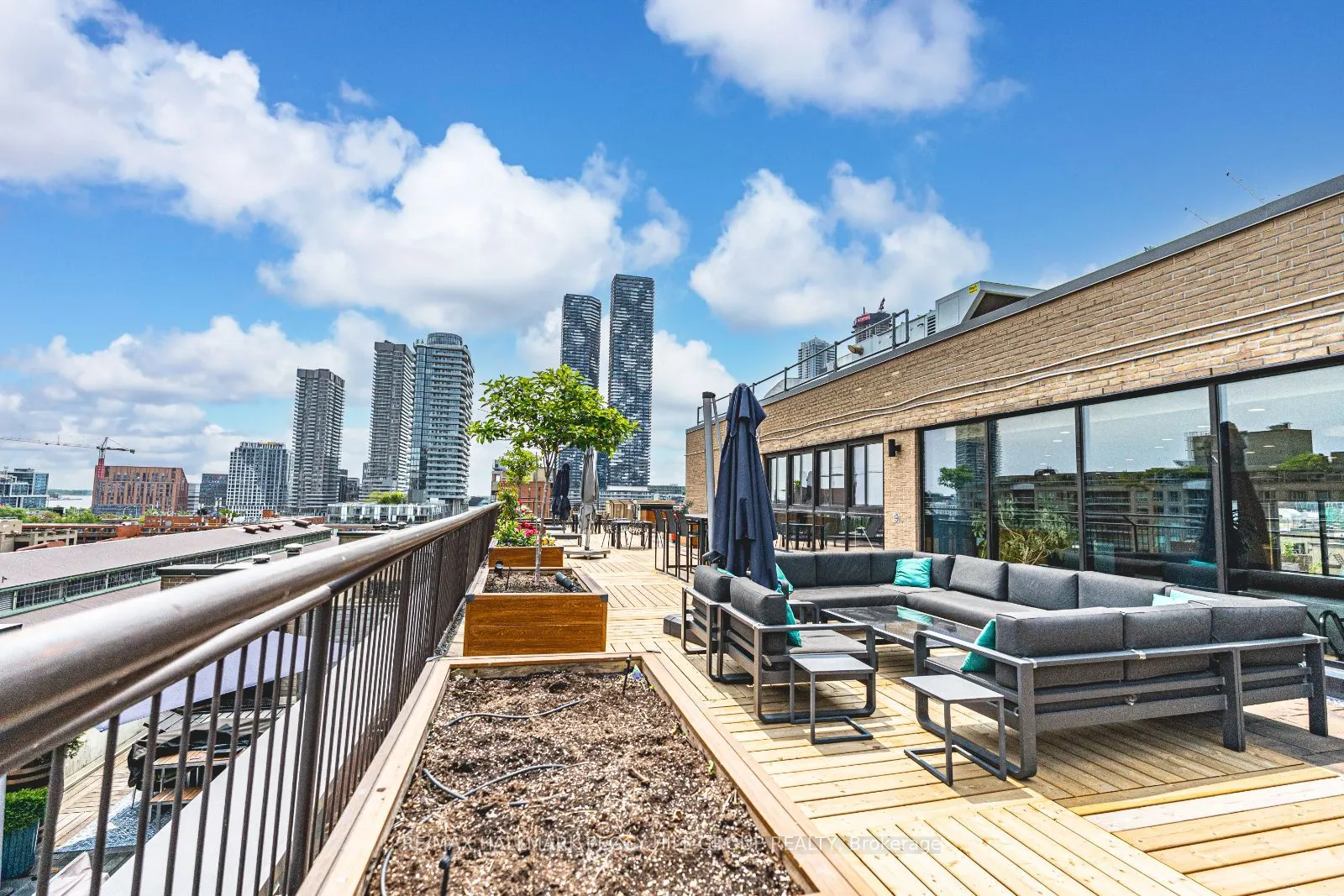 80 Front Street E, #824