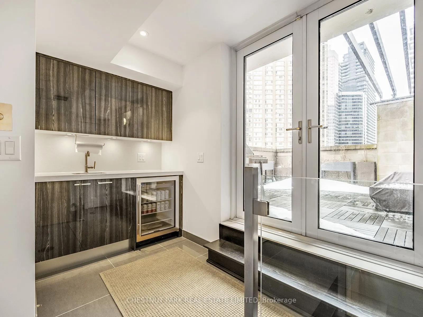 1074 Bay Street, #11