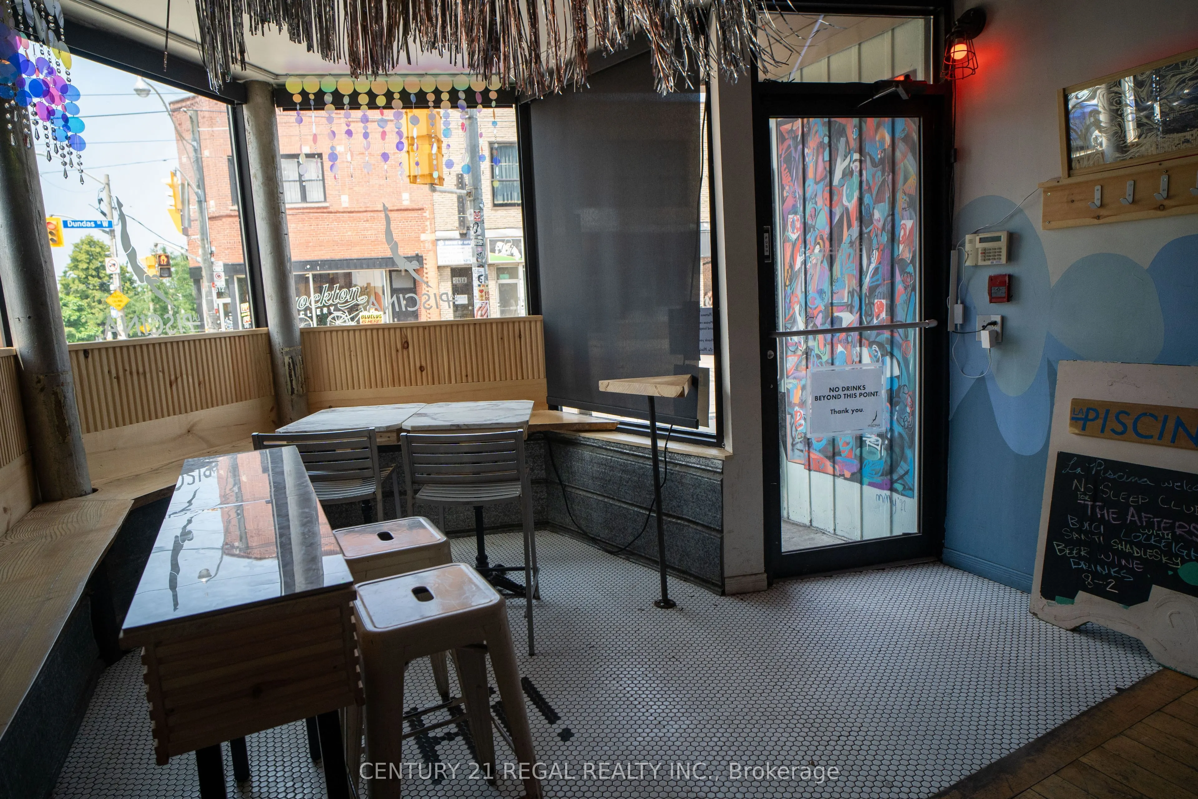 1615 Dundas Street W
