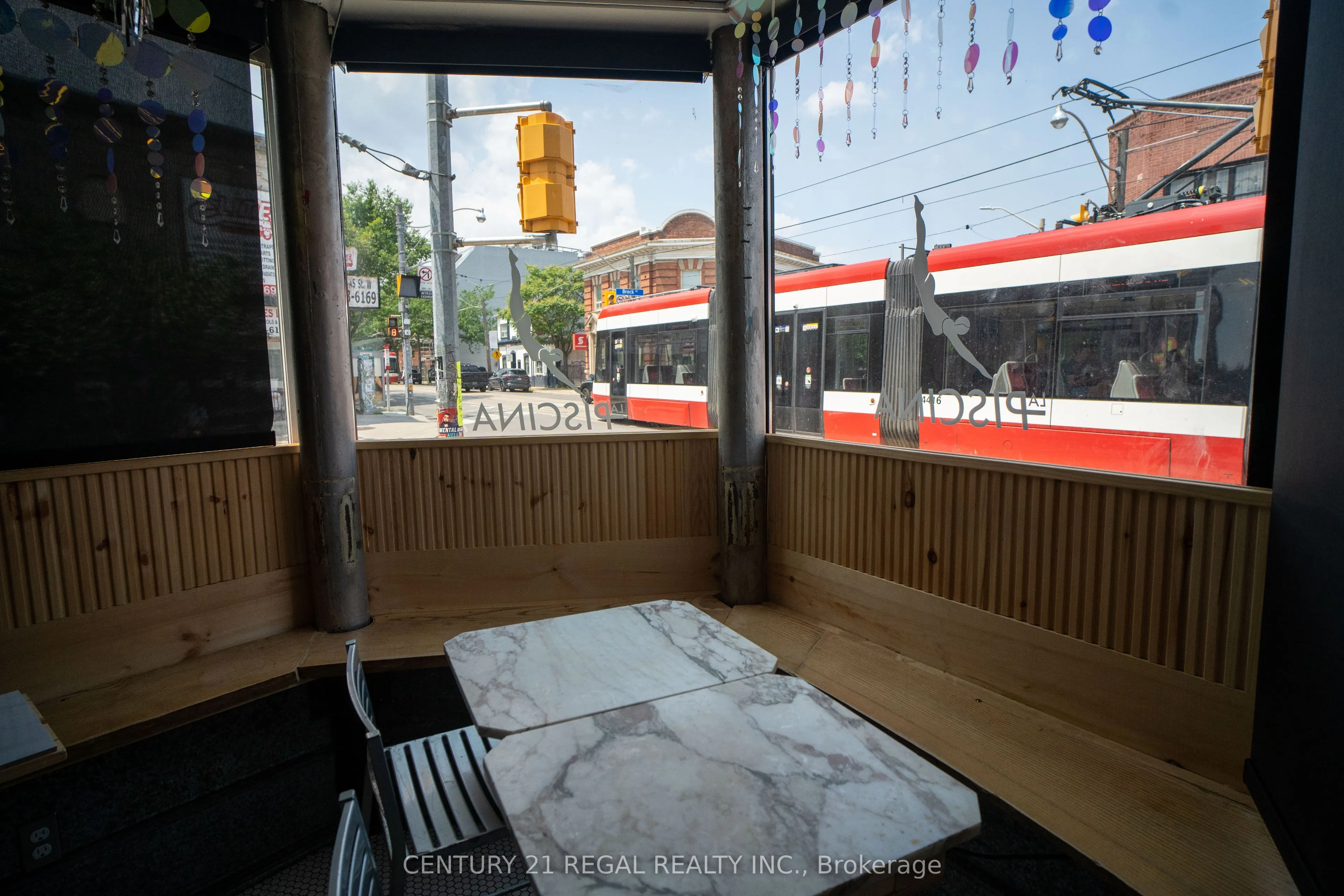 1615 Dundas Street W