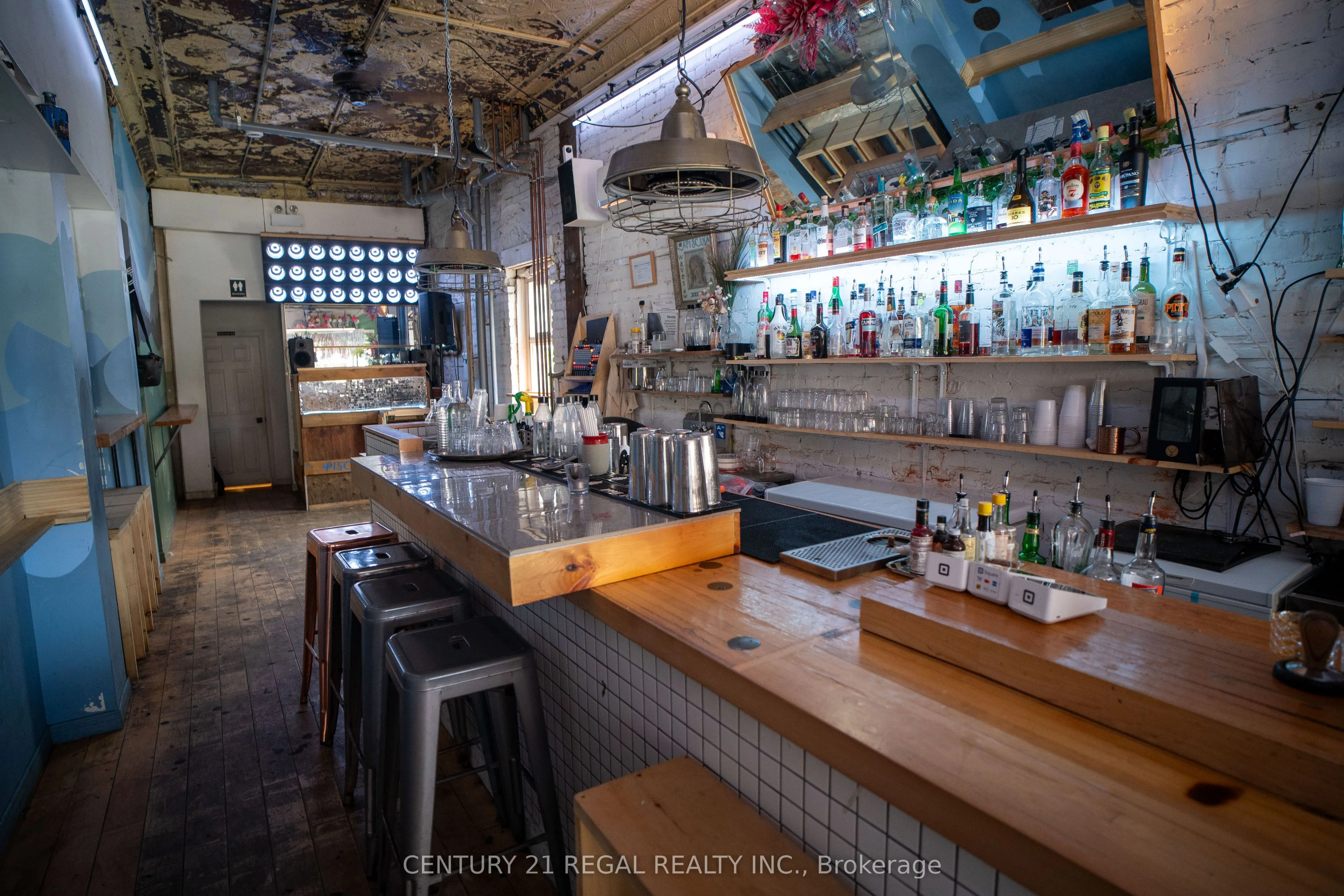 1615 Dundas Street W