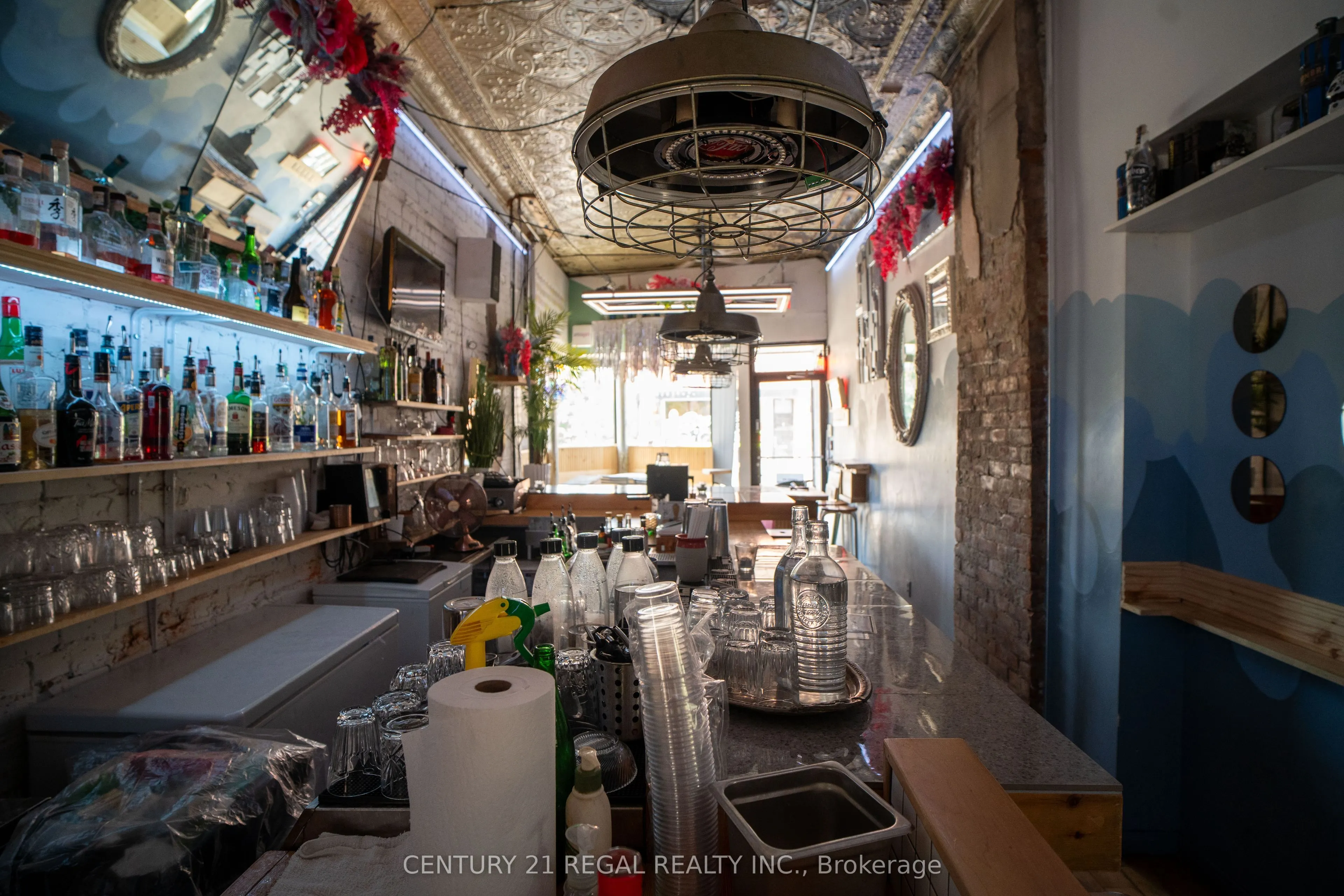 1615 Dundas Street W
