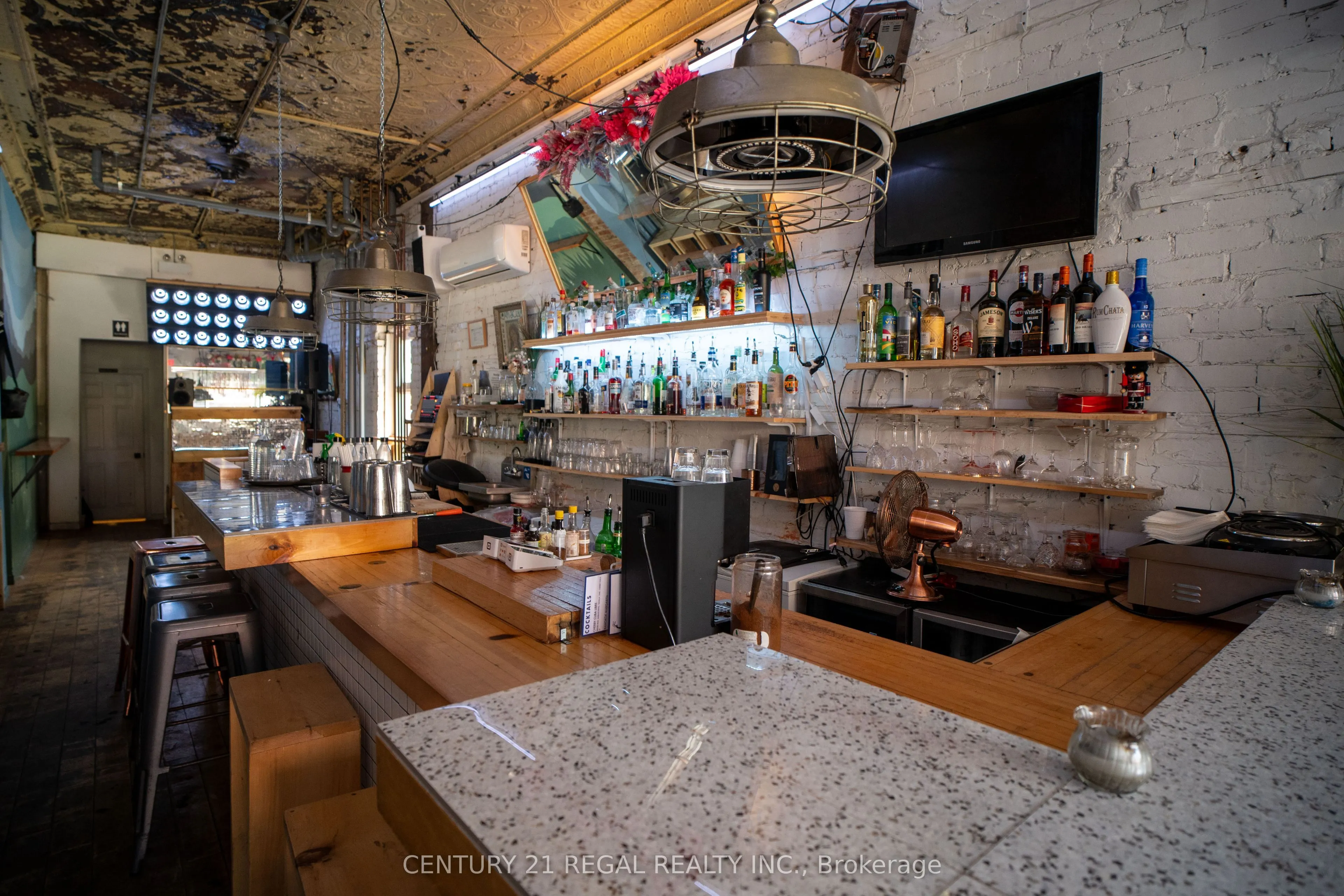 1615 Dundas Street W