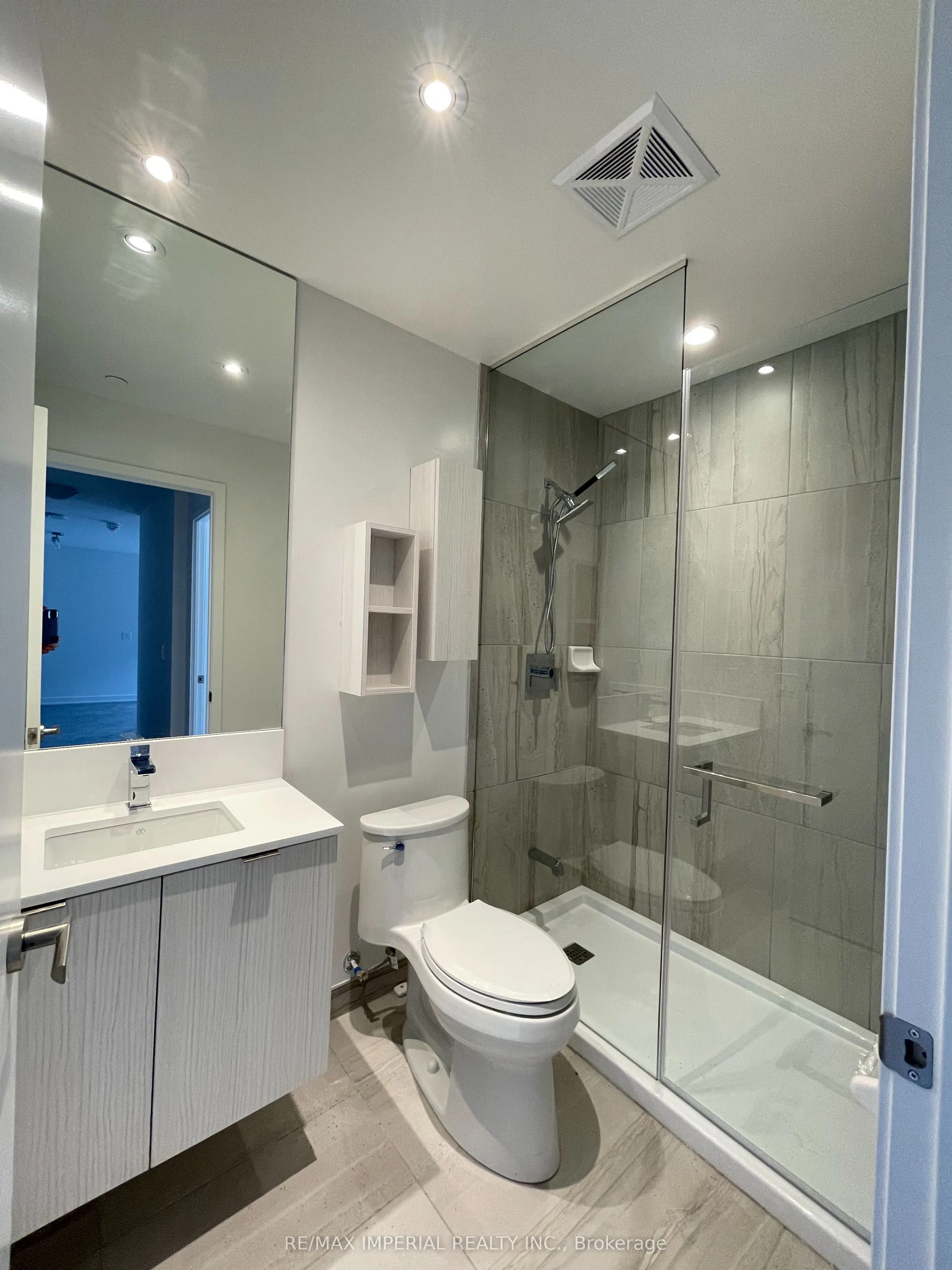 195 Redpath Avenue, #404