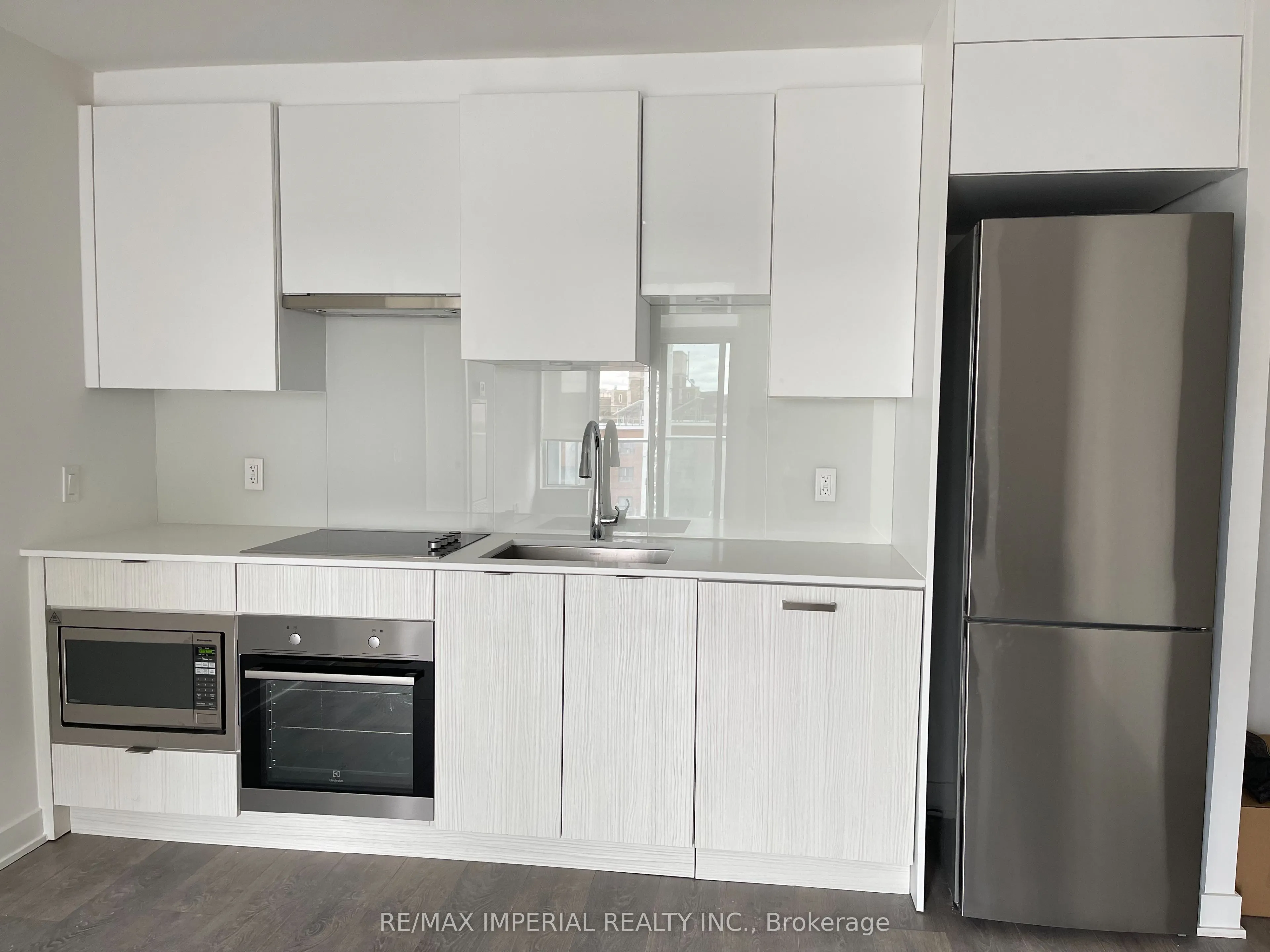 195 Redpath Avenue, #404