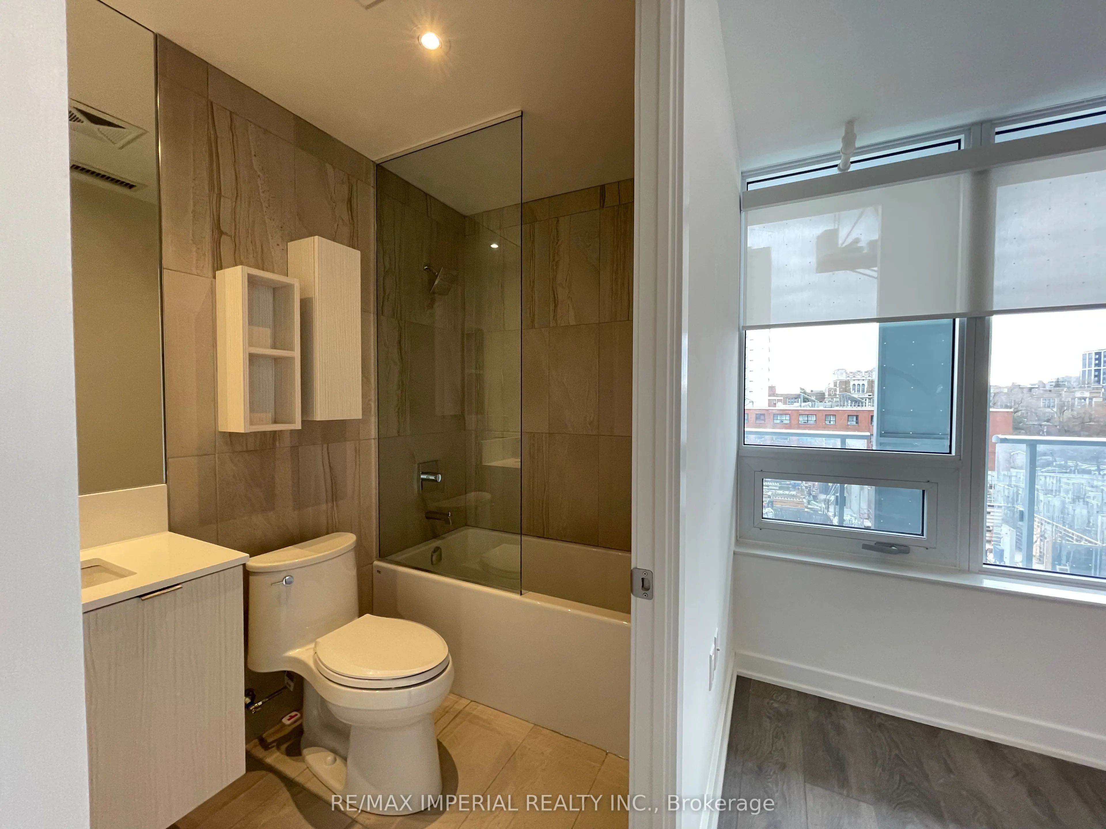 195 Redpath Avenue, #404