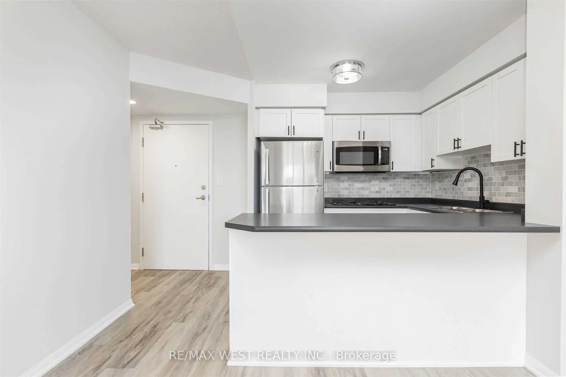 1000 King Street W, #420