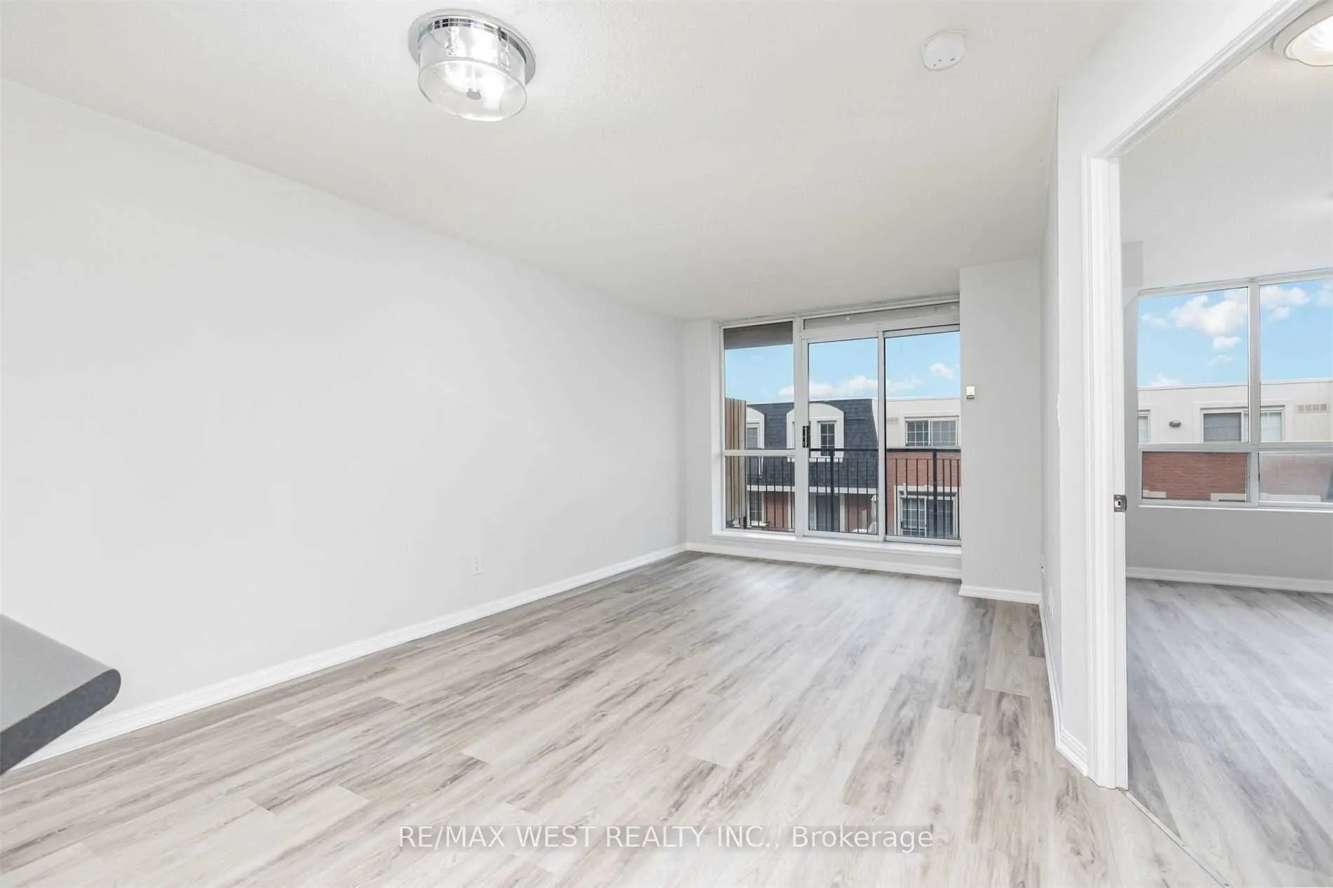 1000 King Street W, #420