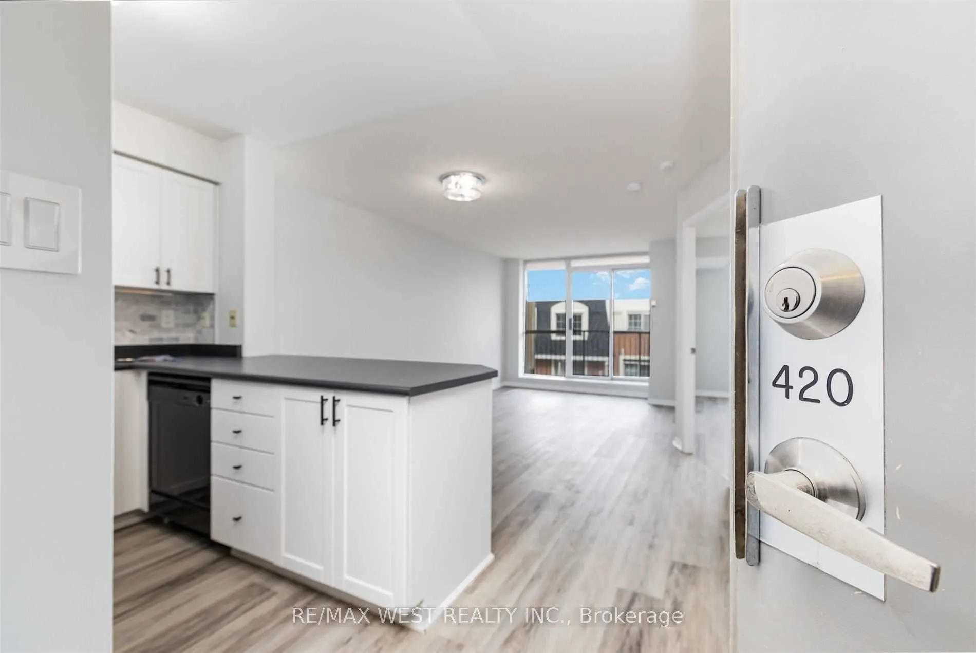 1000 King Street W, #420